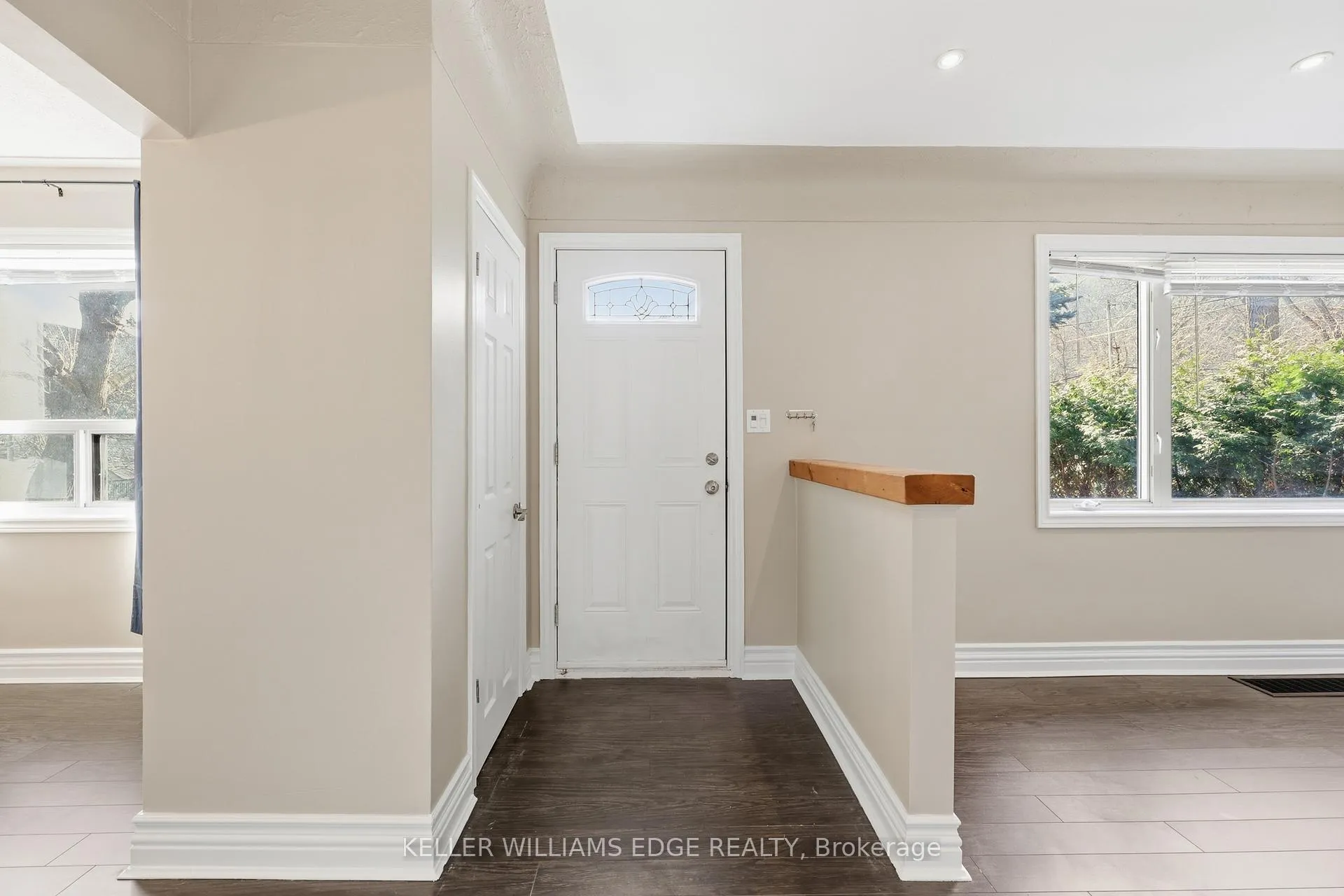 Photo 4 of 48 Mountain Avenue S, Hamilton, Stoney Creek — HOMEH