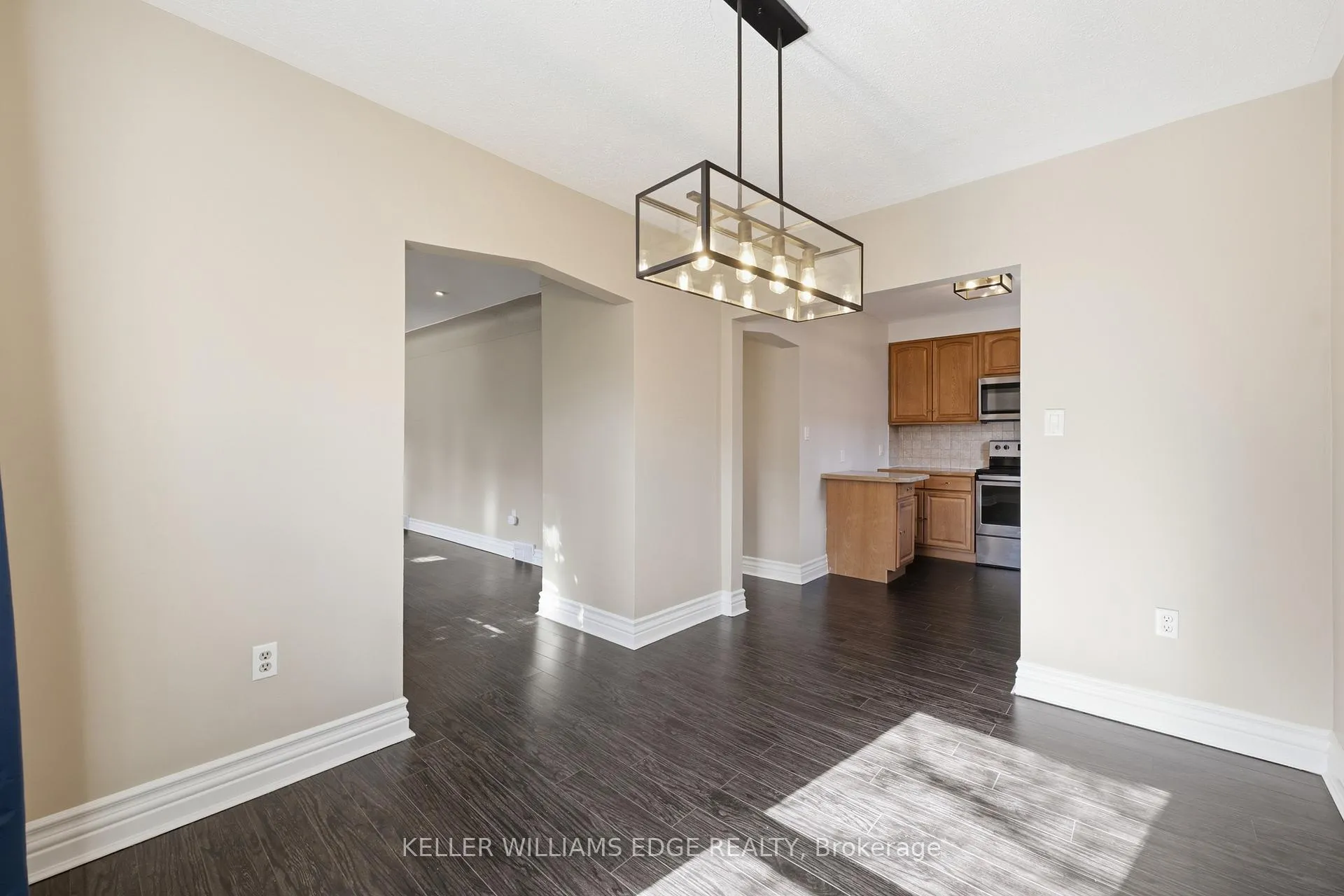 Photo 9 of 48 Mountain Avenue S, Hamilton, Stoney Creek — HOMEH