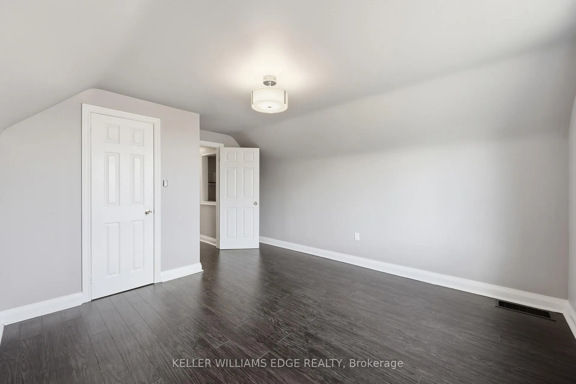 Photo 12 of 48 Mountain Avenue S, Hamilton, Stoney Creek — HOMEH
