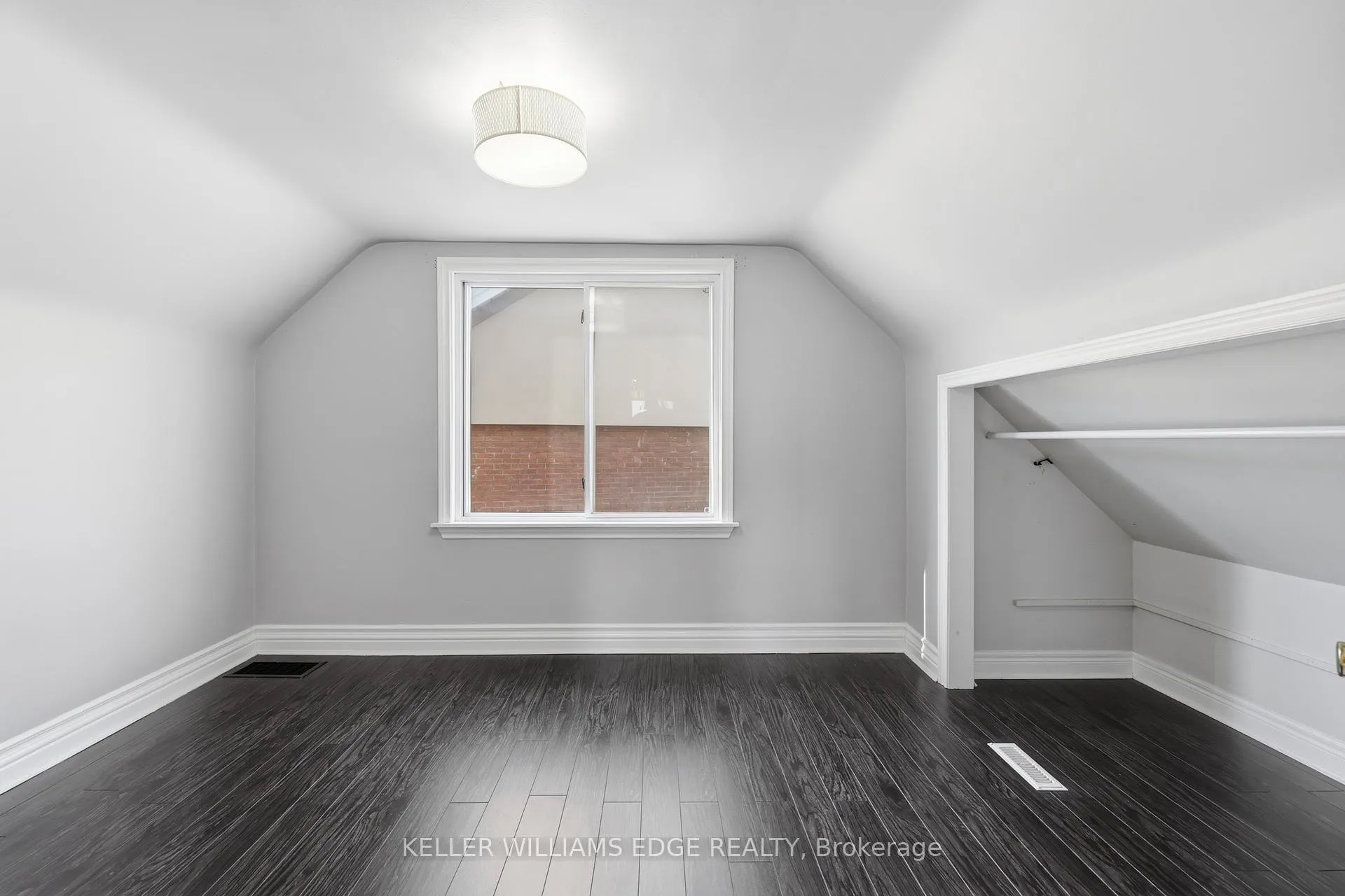 Photo 14 of 48 Mountain Avenue S, Hamilton, Stoney Creek — HOMEH