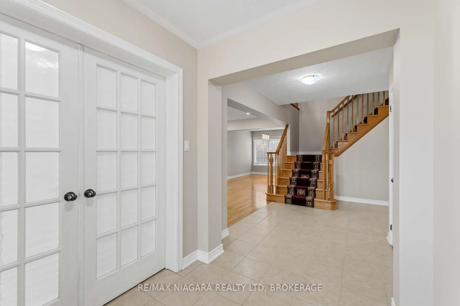 Photo 3 of 6537 St Michael Avenue, Niagara Falls, Forestview — HOMEH
