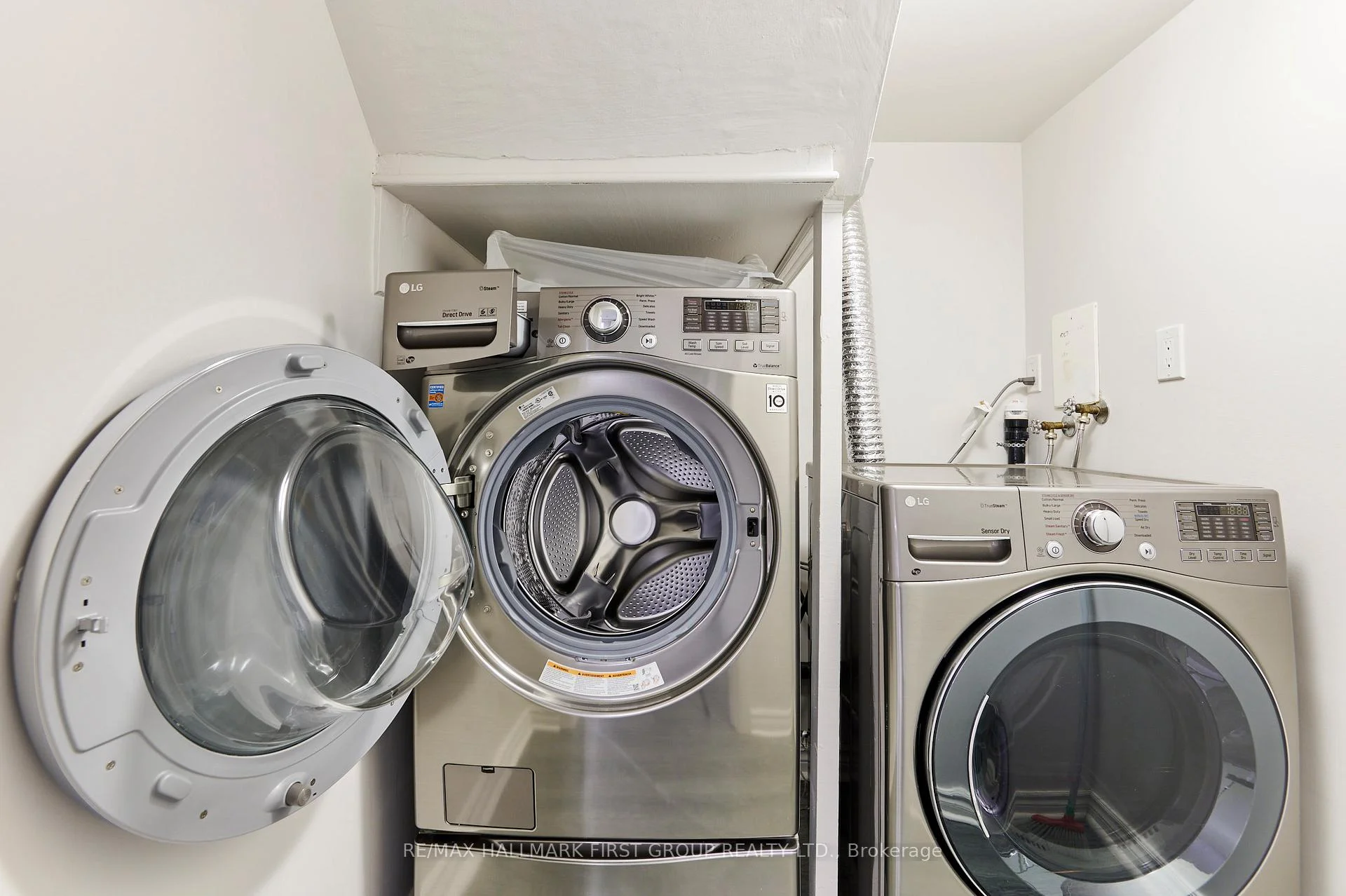 Photo 6 of Unit Lower, 207 Bayview Heights Drive, Toronto, Leaside — HOMEH