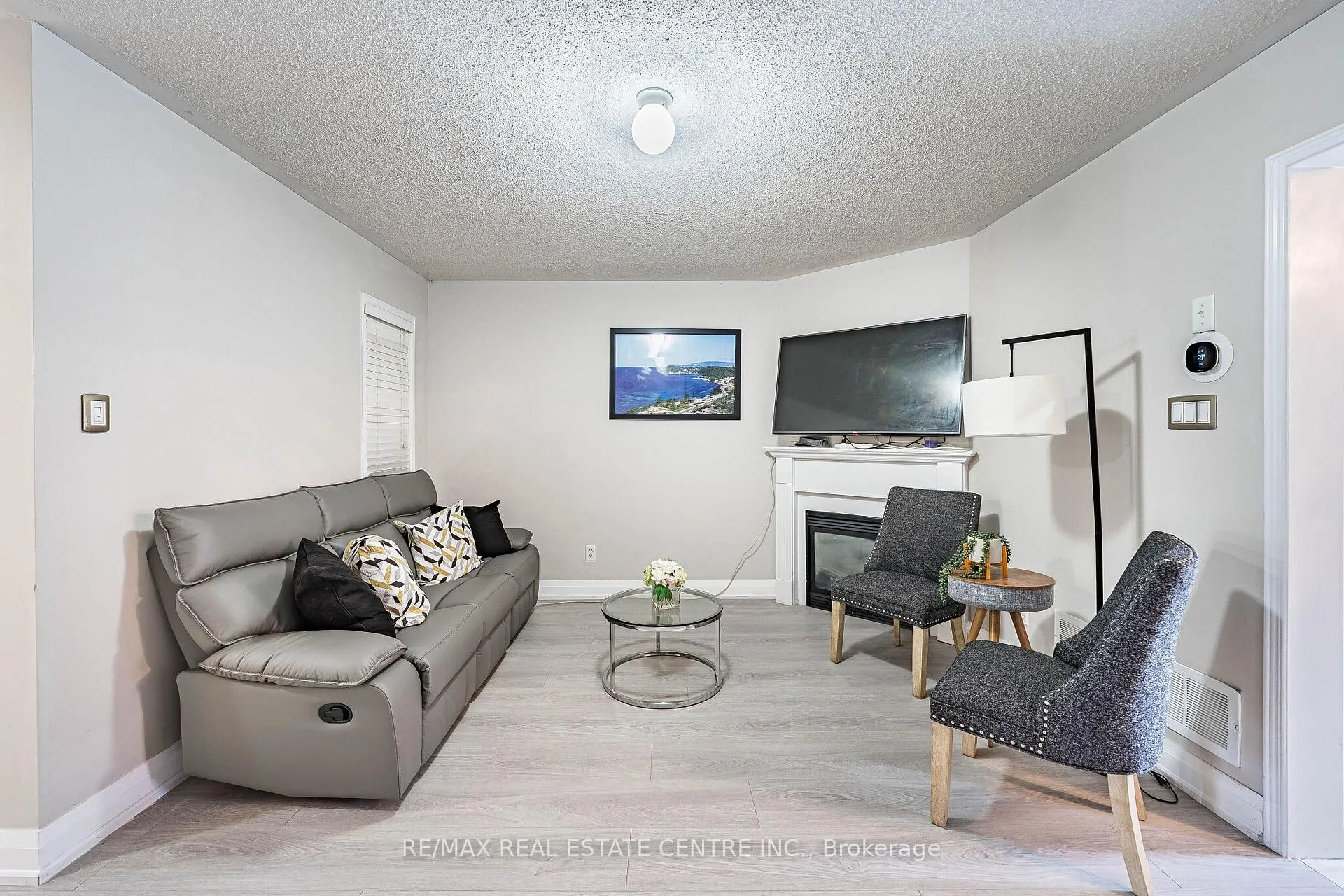 Photo 3 of 22 Tanasi Road, Brampton, Credit Valley — HOMEH