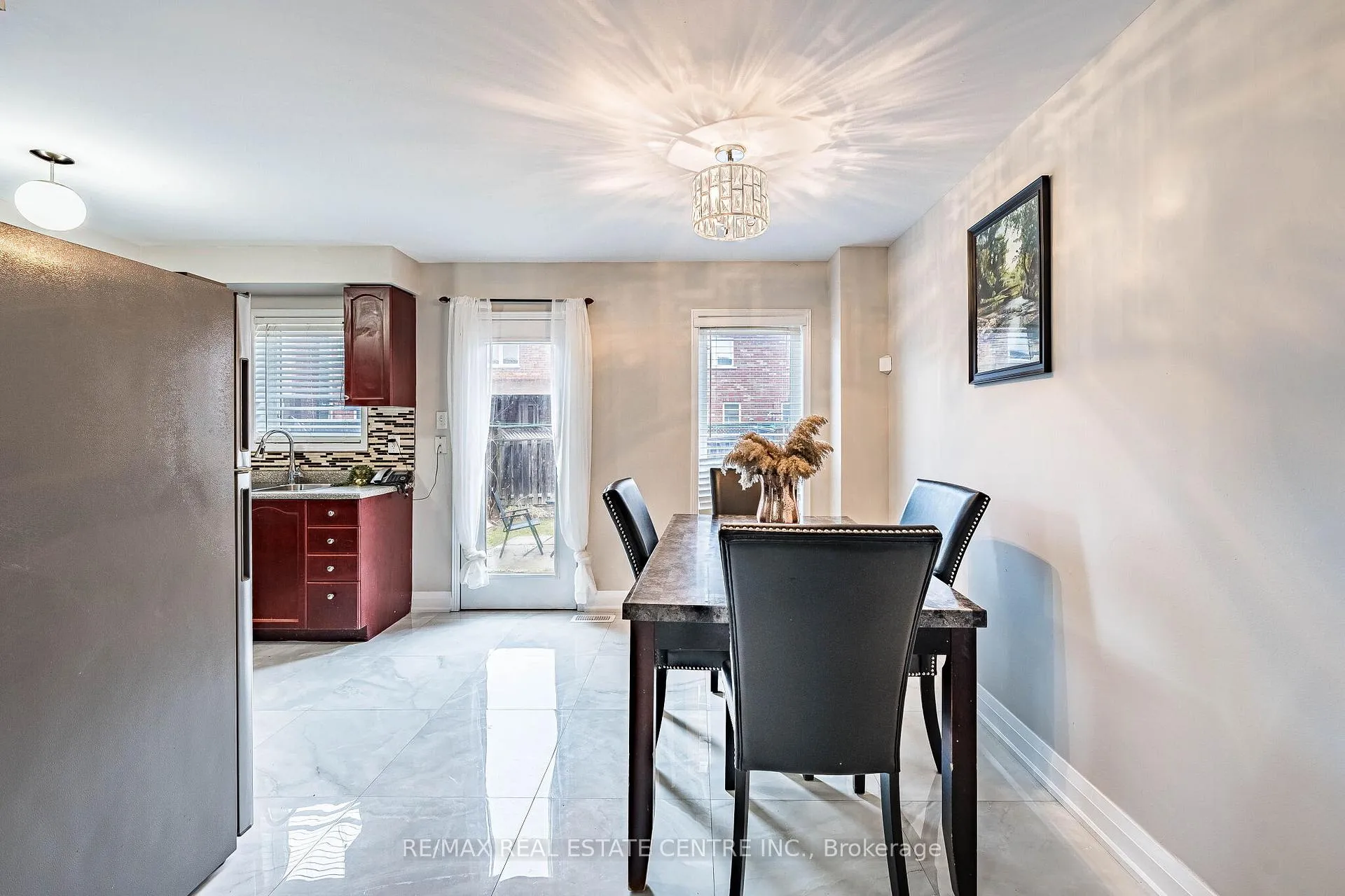 Photo 7 of 22 Tanasi Road, Brampton, Credit Valley — HOMEH