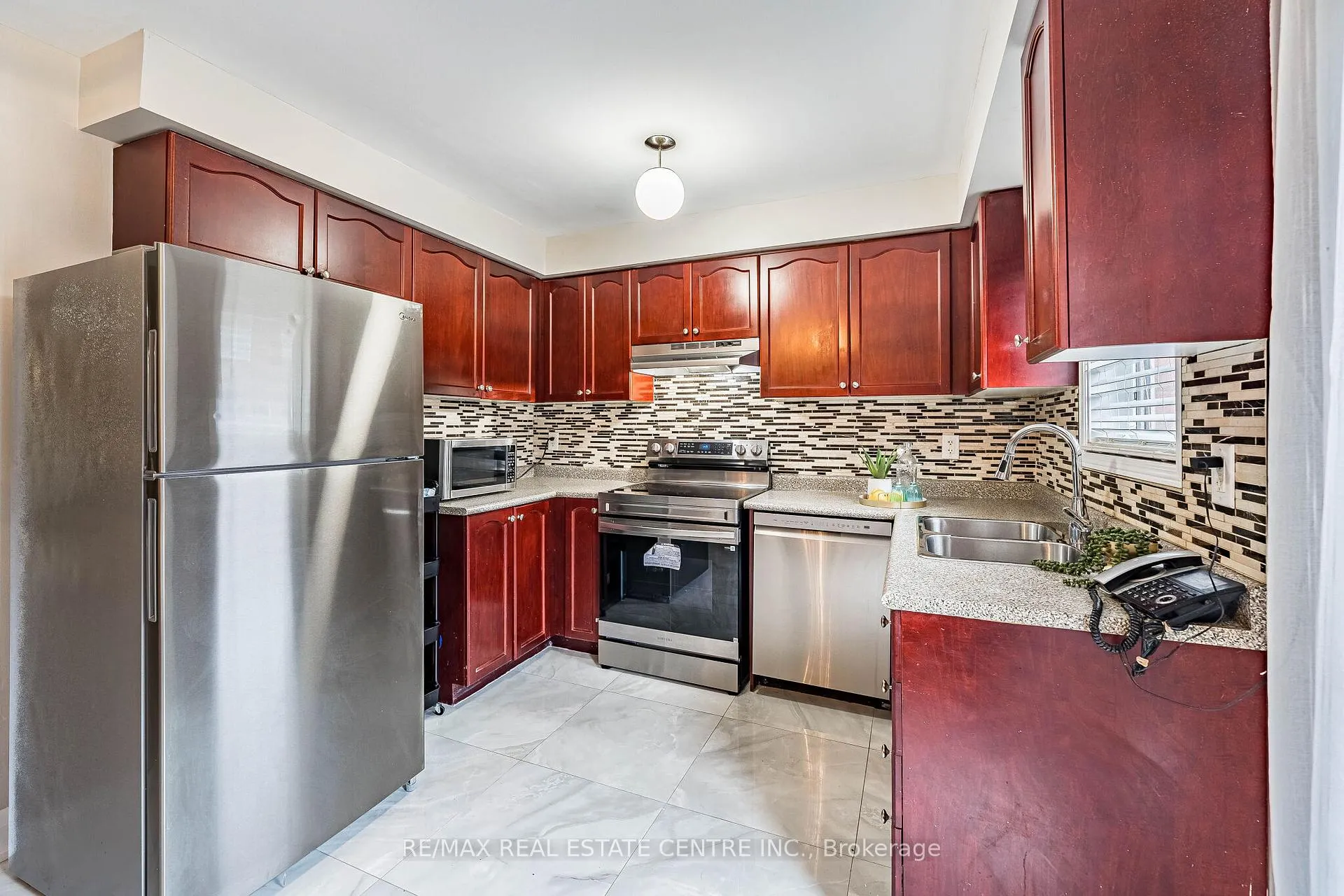Photo 9 of 22 Tanasi Road, Brampton, Credit Valley — HOMEH