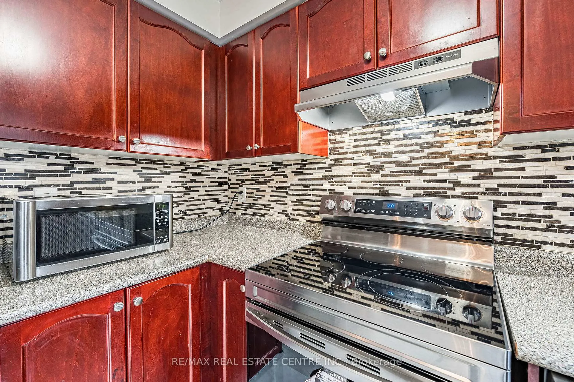 Photo 11 of 22 Tanasi Road, Brampton, Credit Valley — HOMEH