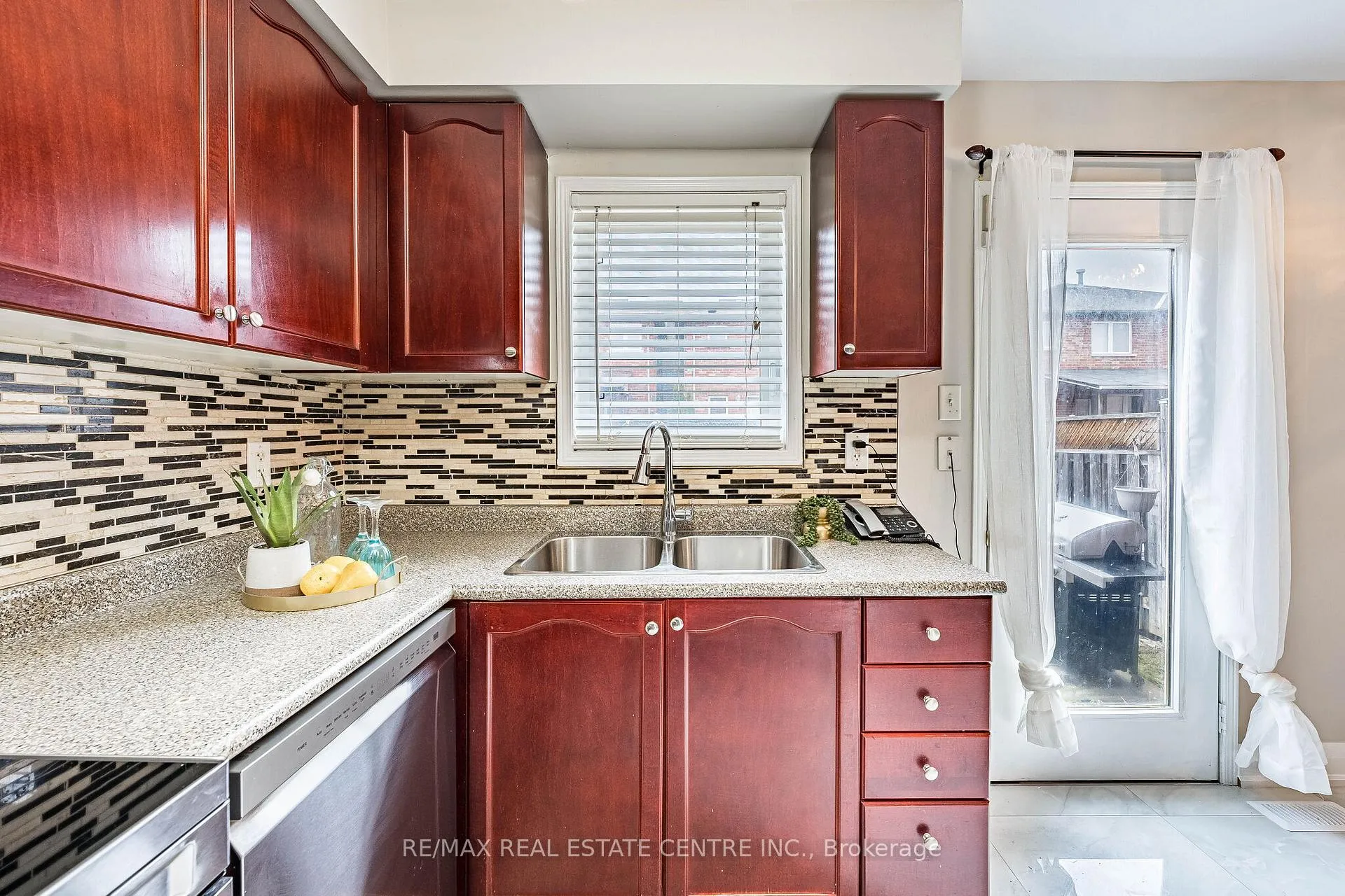 Photo 13 of 22 Tanasi Road, Brampton, Credit Valley — HOMEH