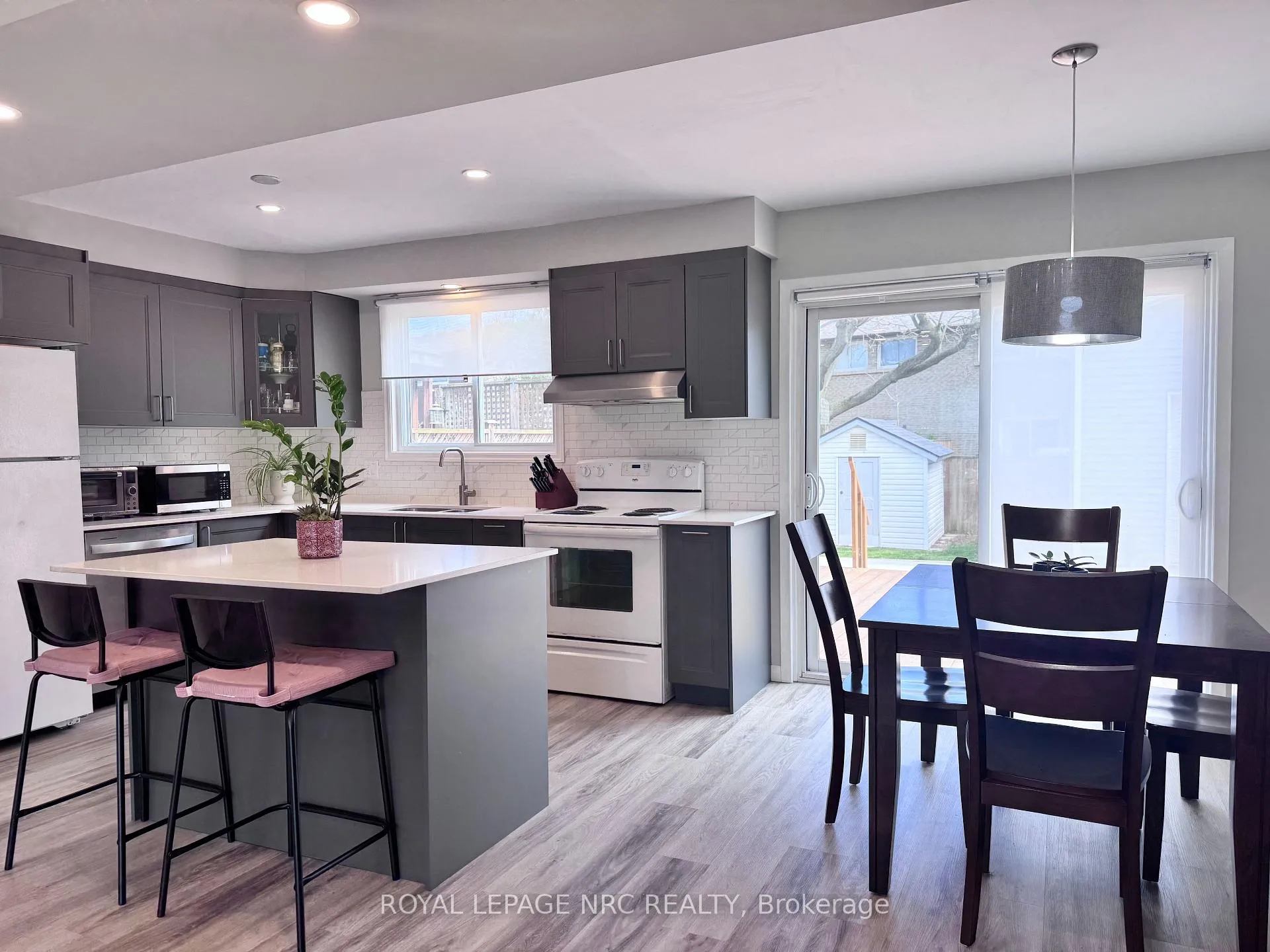 Photo 4 of 10 Lafayette Drive, St. Catharines, Lakeport — HOMEH