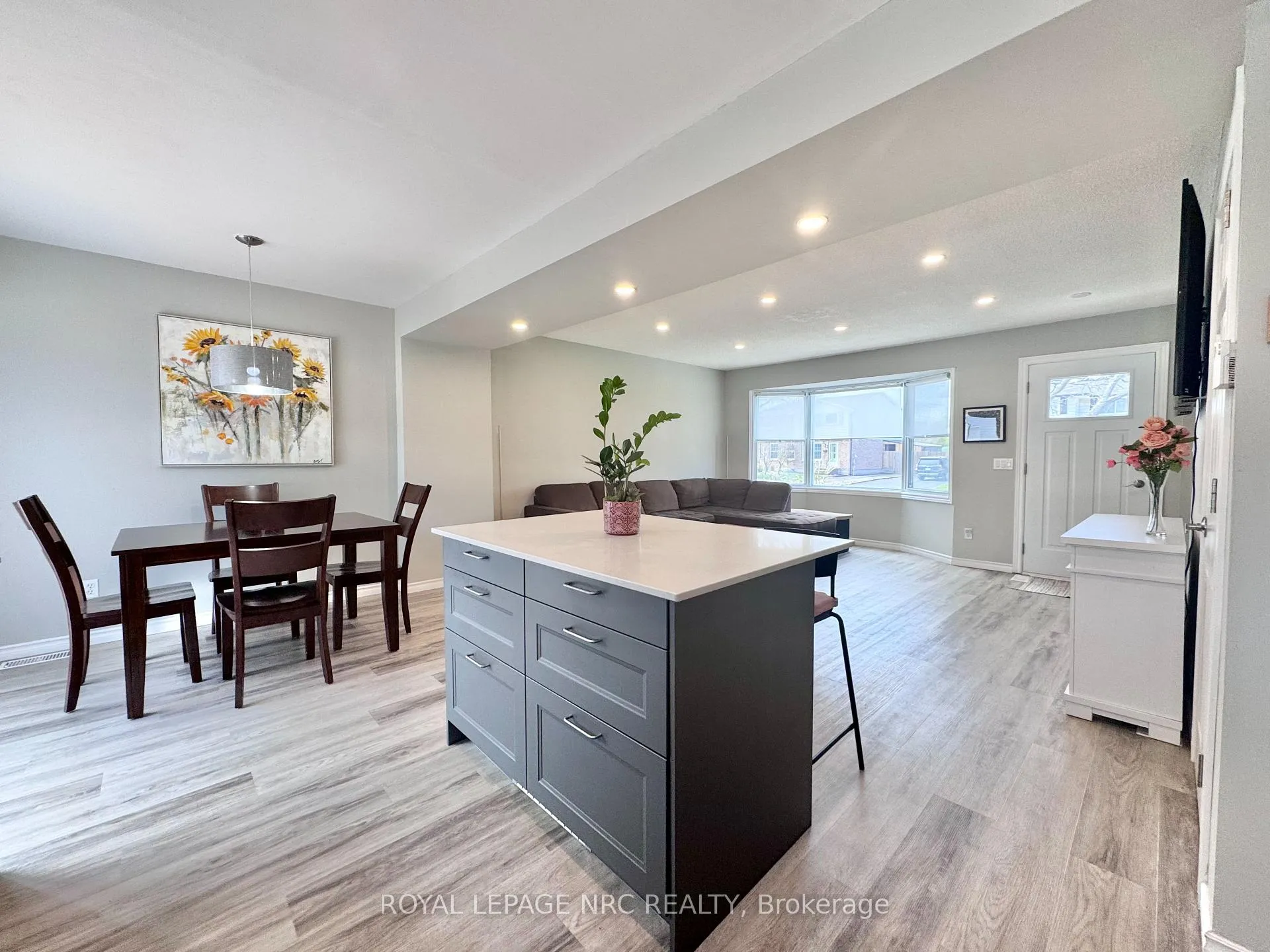 Photo 5 of 10 Lafayette Drive, St. Catharines, Lakeport — HOMEH