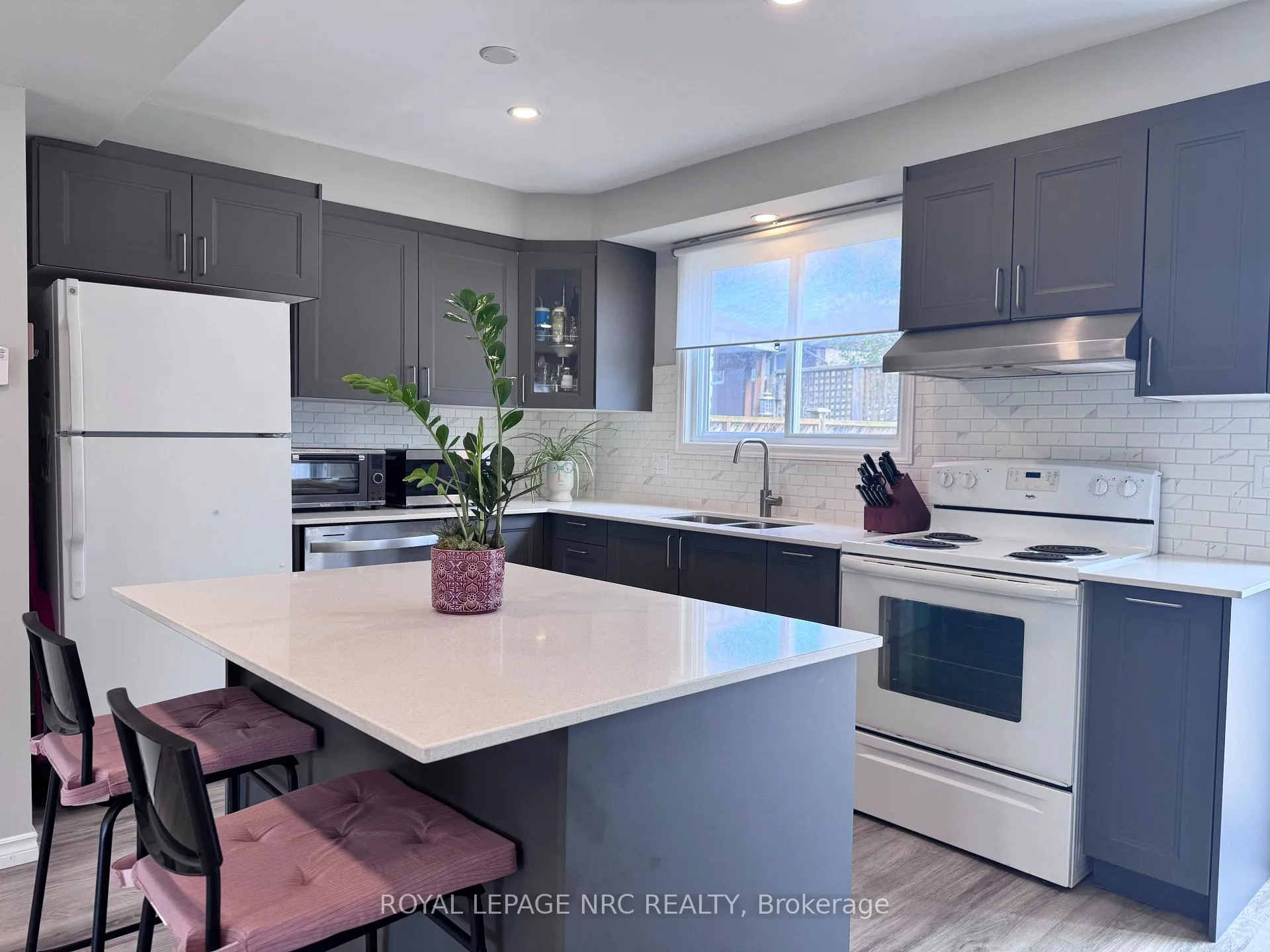 Photo 6 of 10 Lafayette Drive, St. Catharines, Lakeport — HOMEH