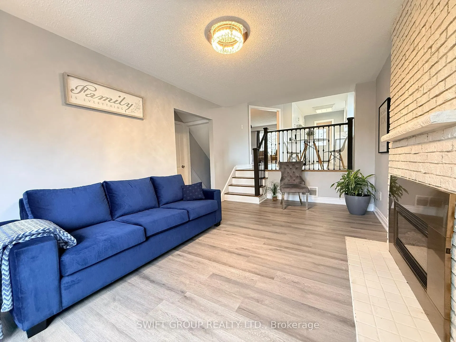 Photo 8 of 2218 Buttonbush Crescent, Mississauga, Erin Mills — HOMEH