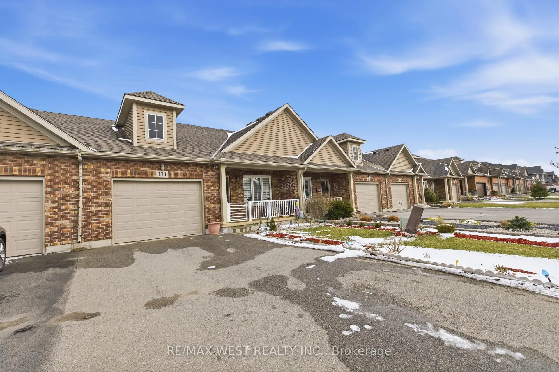 Photo 2 of 170 Silverwood Avenue, Welland, Coyle Creek — HOMEH
