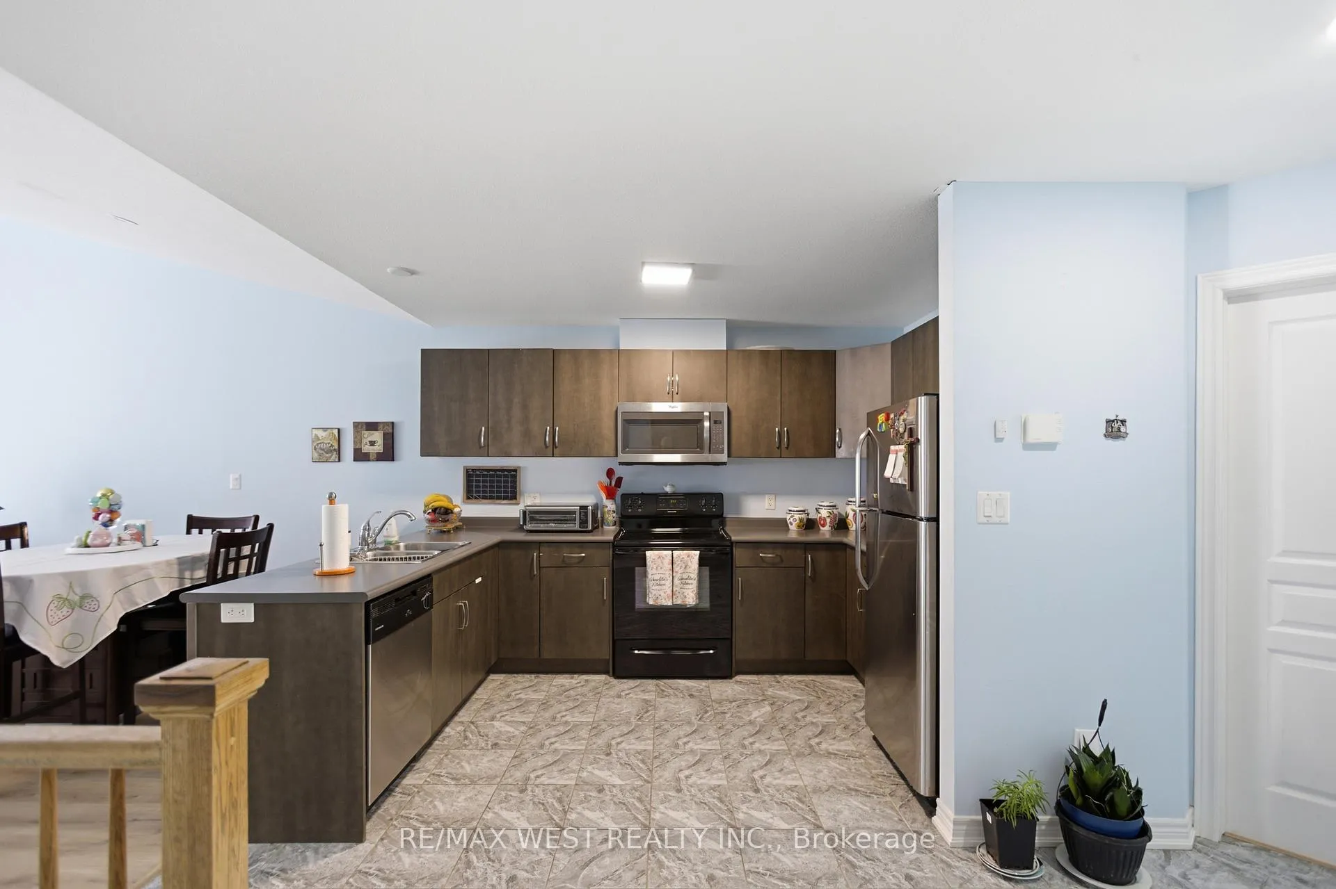 Photo 7 of 170 Silverwood Avenue, Welland, Coyle Creek — HOMEH
