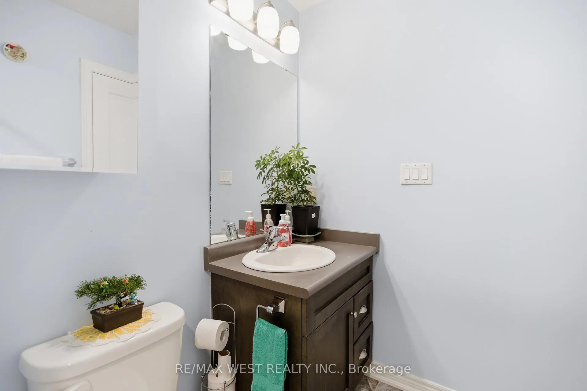 Photo 10 of 170 Silverwood Avenue, Welland, Coyle Creek — HOMEH