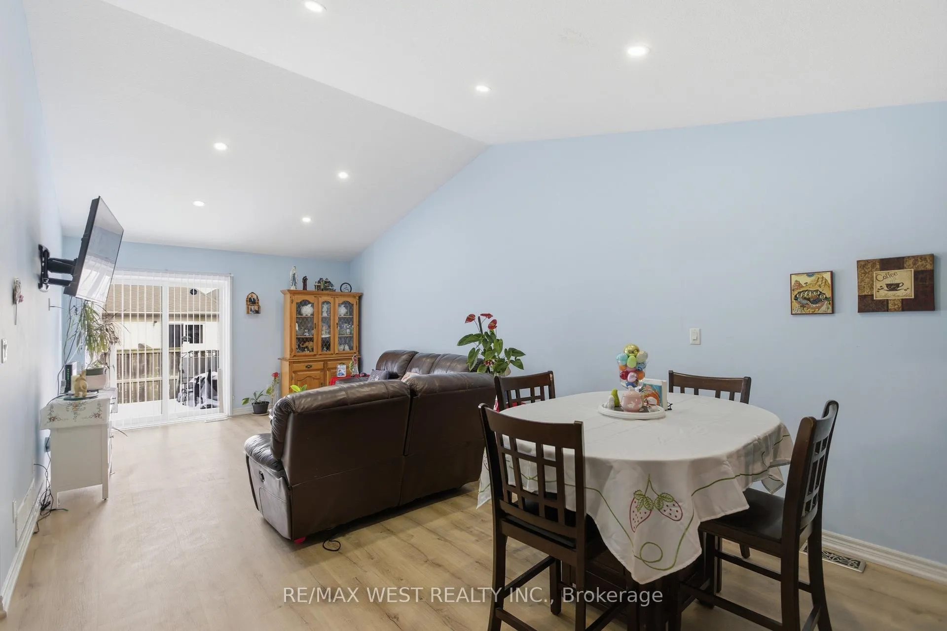 Photo 17 of 170 Silverwood Avenue, Welland, Coyle Creek — HOMEH