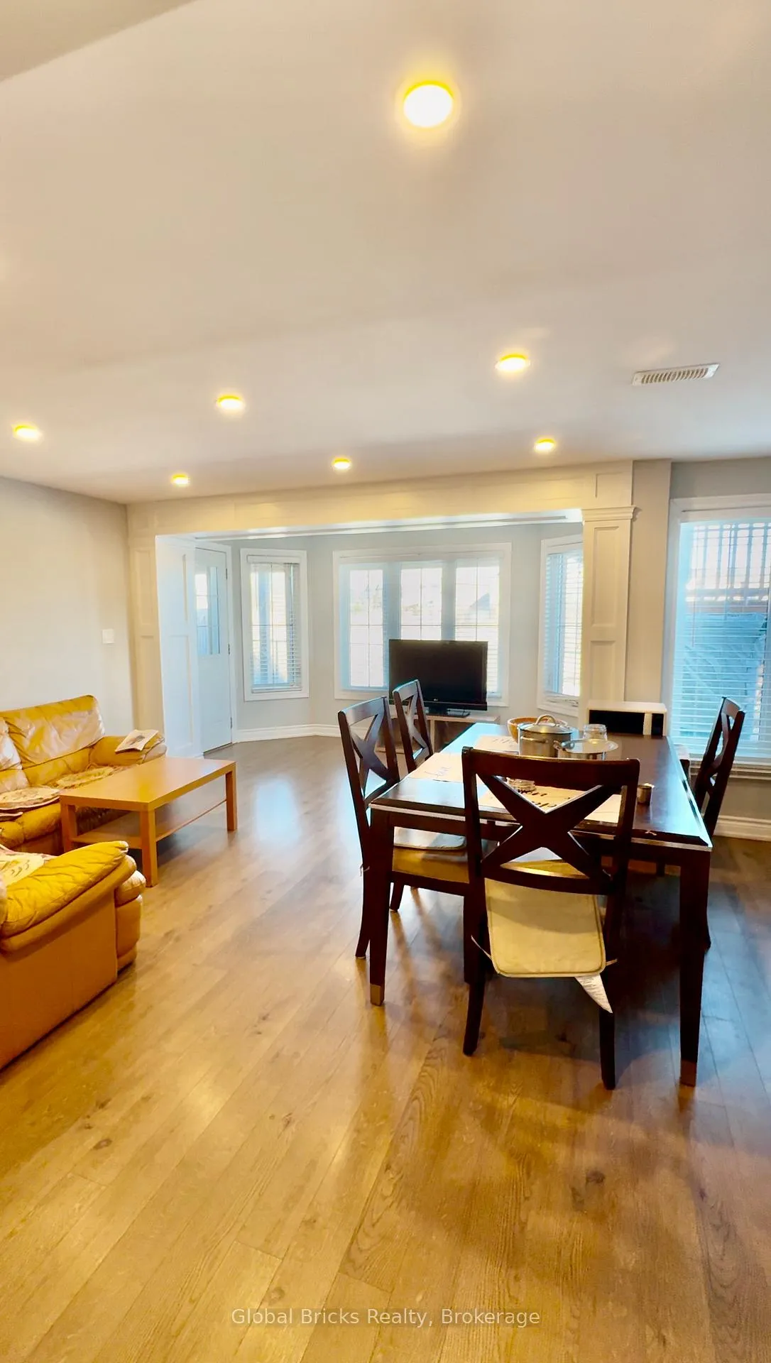 Photo 3 of Unit Lower, 32 Tysonville Circle, Brampton, Northwest Brampton — HOMEH