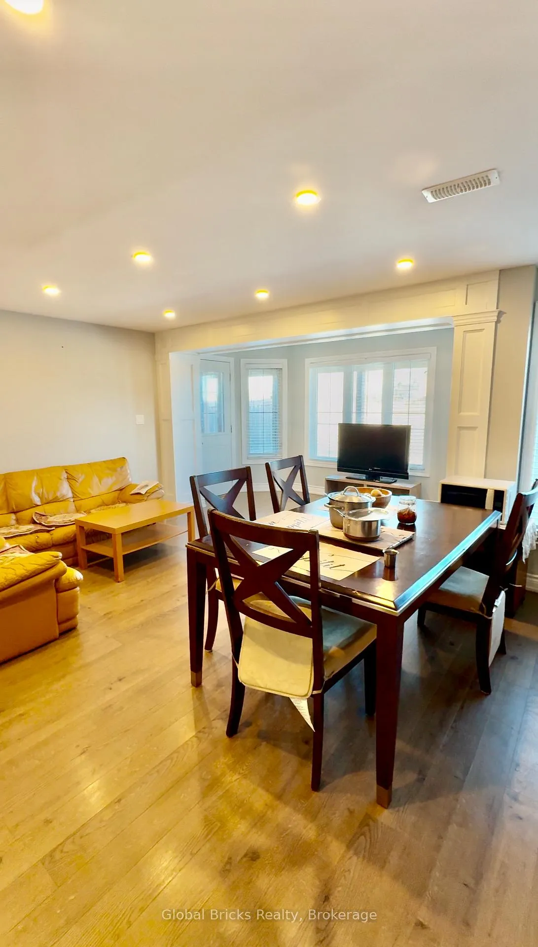 Photo 4 of Unit Lower, 32 Tysonville Circle, Brampton, Northwest Brampton — HOMEH