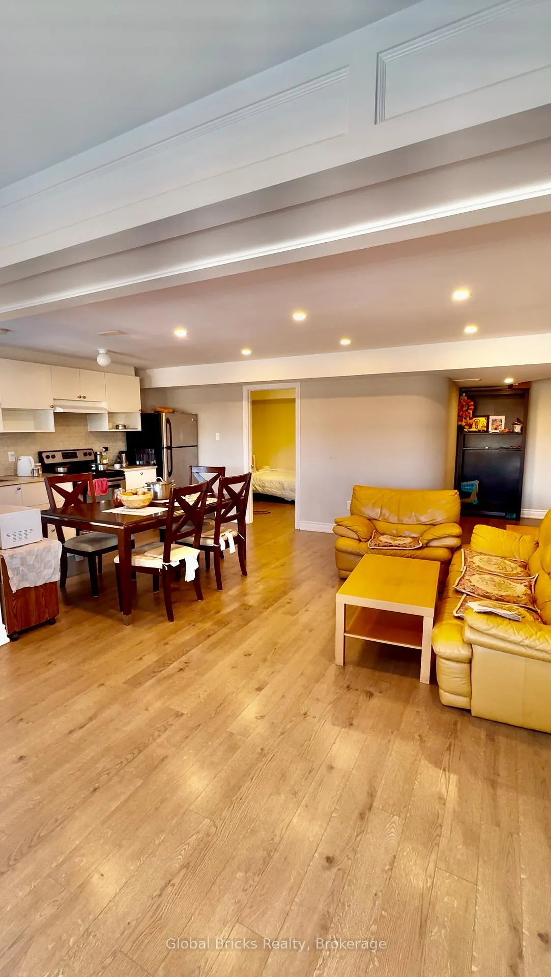 Photo 5 of Unit Lower, 32 Tysonville Circle, Brampton, Northwest Brampton — HOMEH