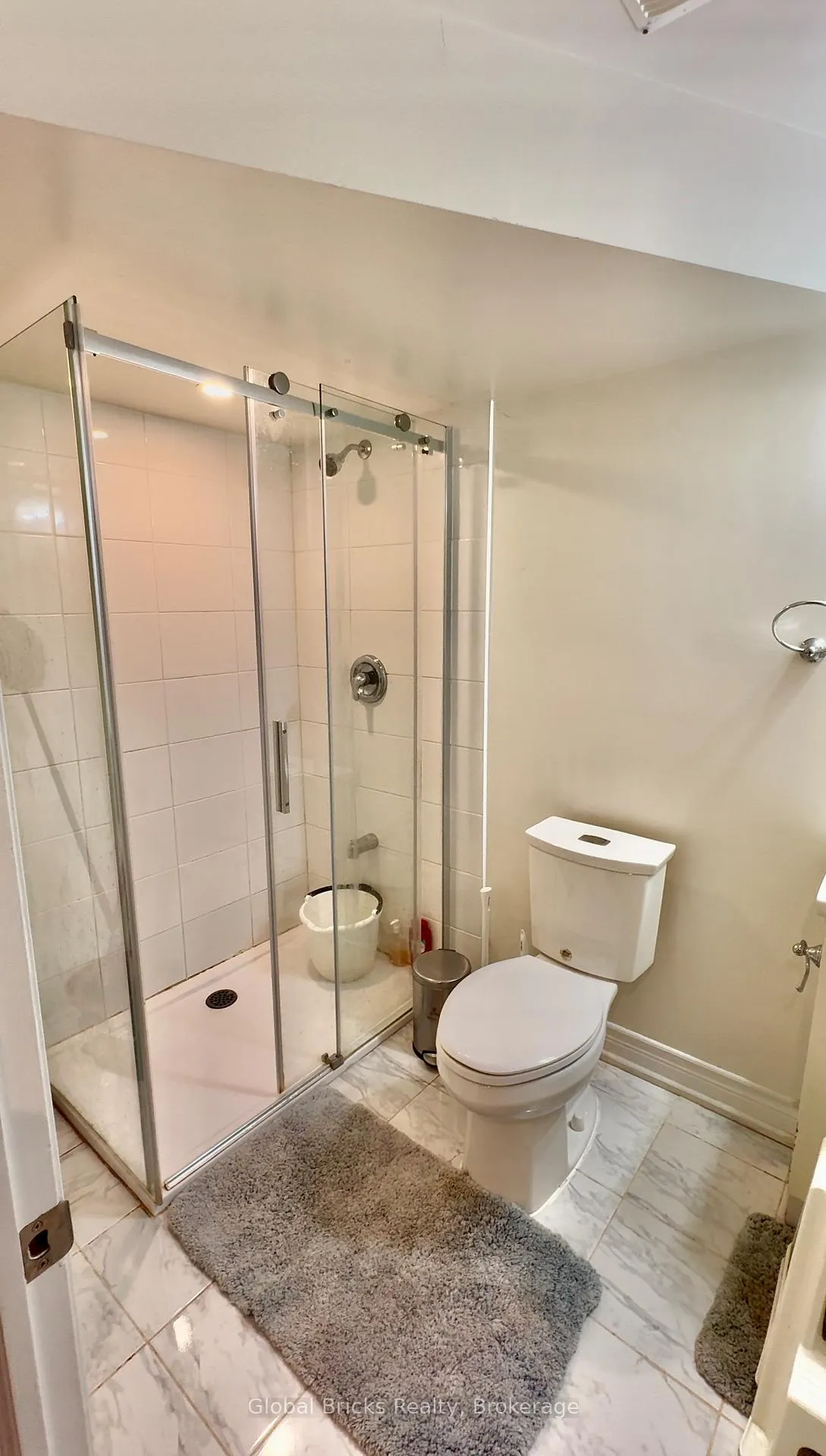 Photo 9 of Unit Lower, 32 Tysonville Circle, Brampton, Northwest Brampton — HOMEH