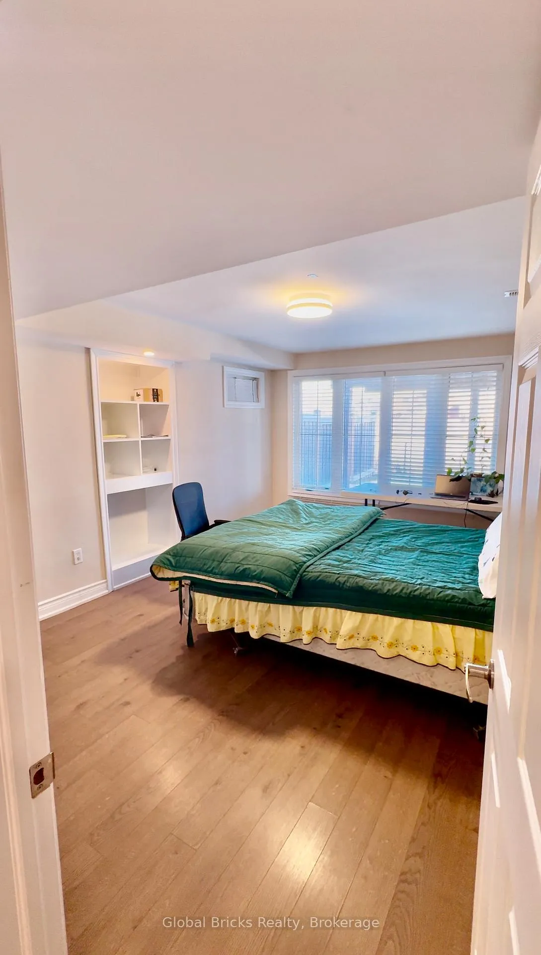 Photo 10 of Unit Lower, 32 Tysonville Circle, Brampton, Northwest Brampton — HOMEH