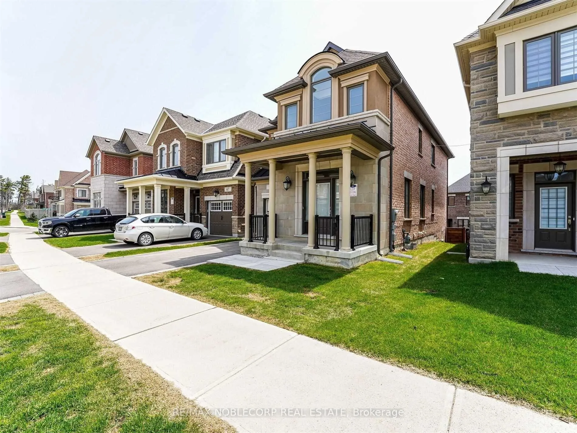 Photo 2 of 71 Pierre Berton Boulevard, Vaughan, Kleinburg — HOMEH