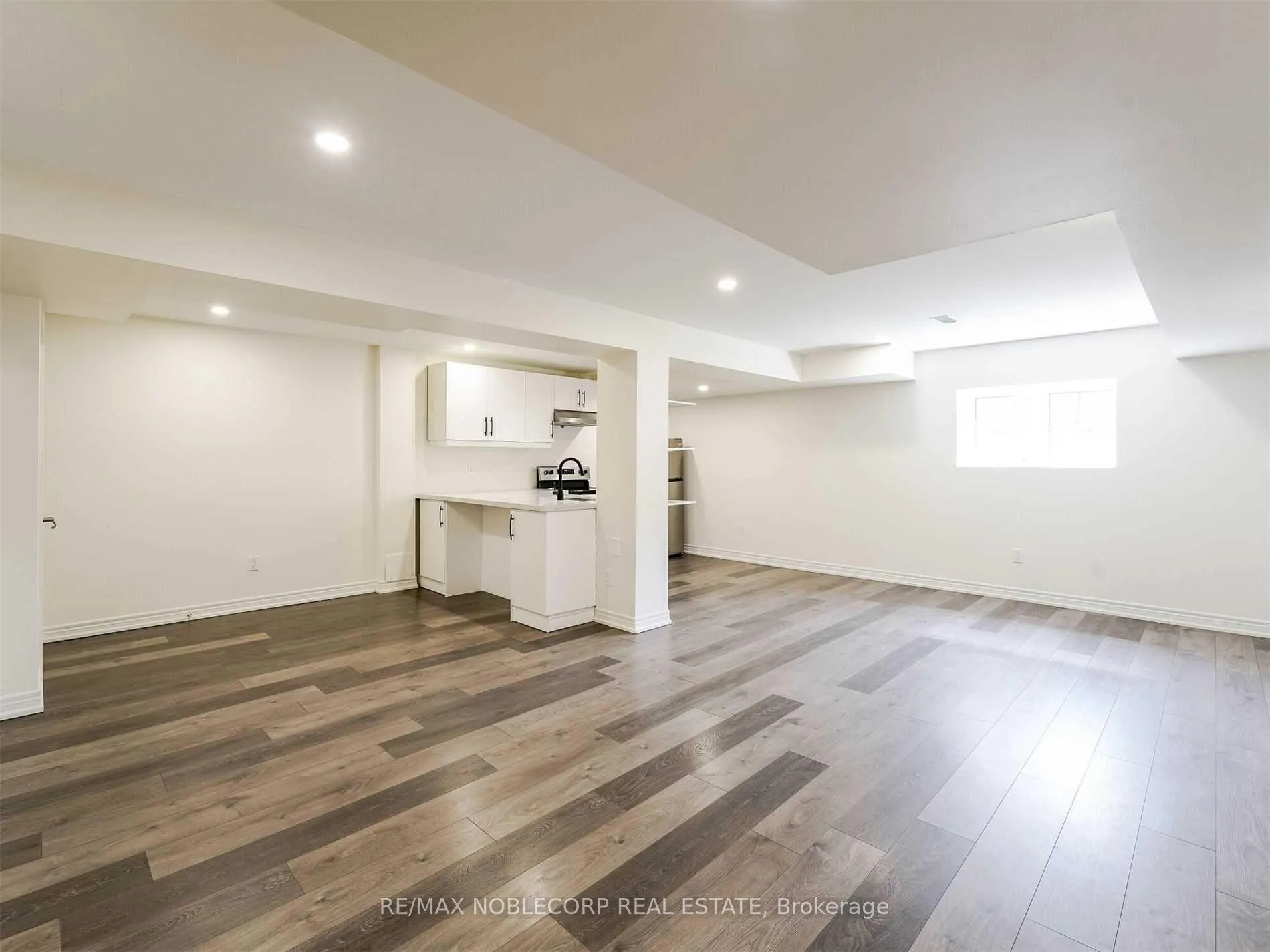 Photo 5 of 71 Pierre Berton Boulevard, Vaughan, Kleinburg — HOMEH