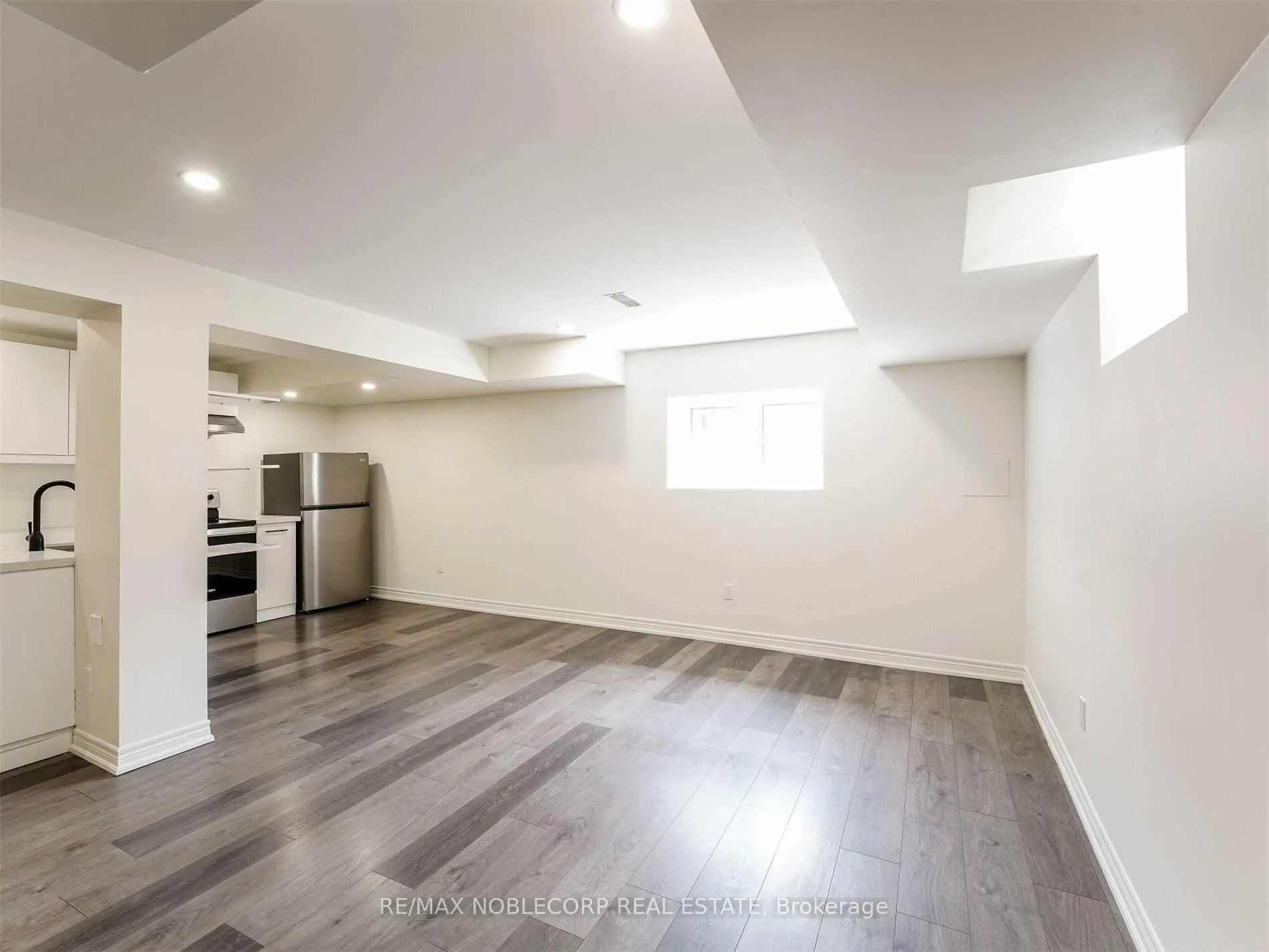 Photo 11 of 71 Pierre Berton Boulevard, Vaughan, Kleinburg — HOMEH