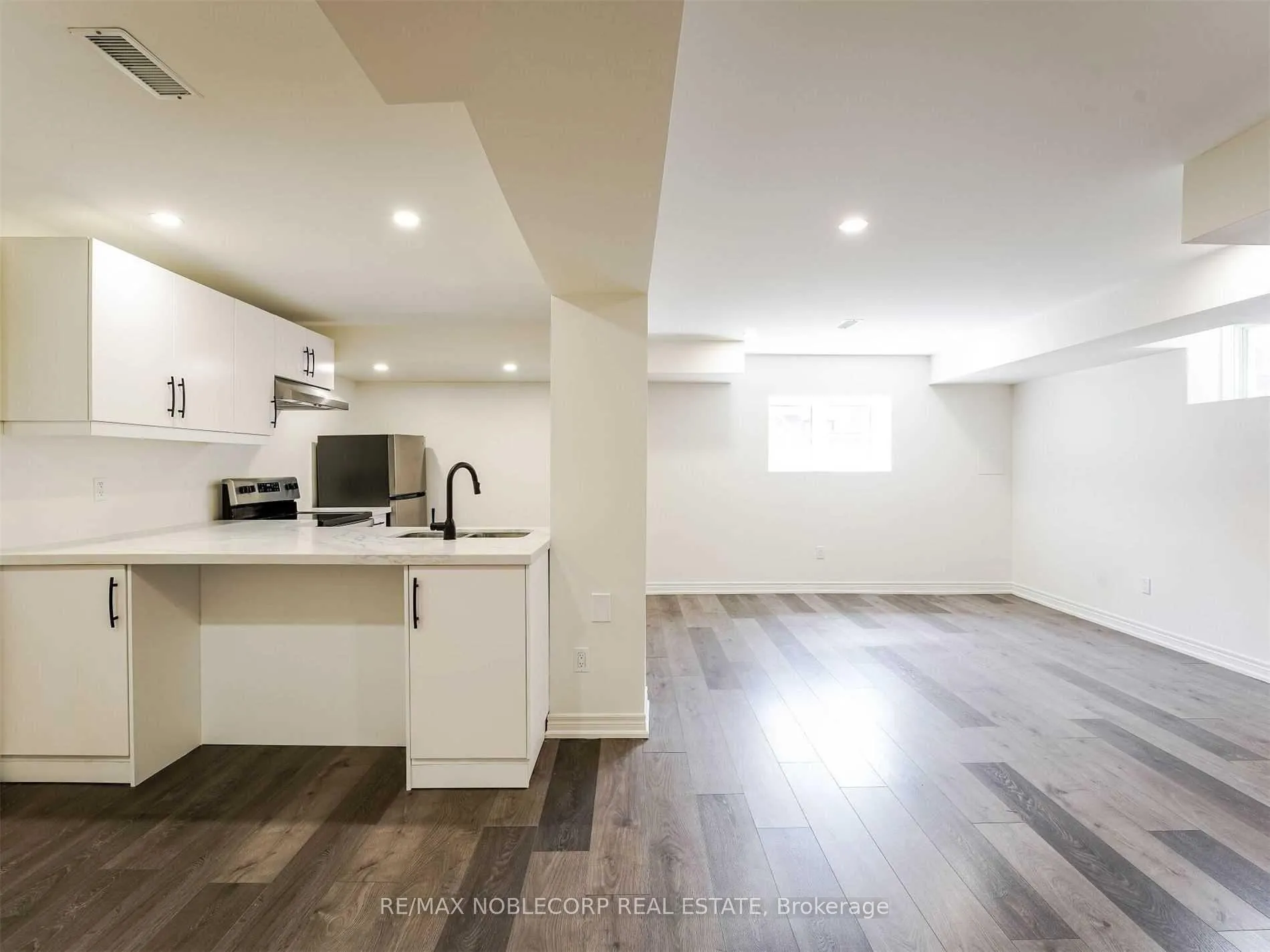 Photo 12 of 71 Pierre Berton Boulevard, Vaughan, Kleinburg — HOMEH