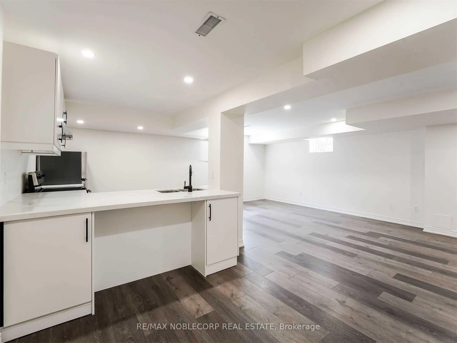 Photo 13 of 71 Pierre Berton Boulevard, Vaughan, Kleinburg — HOMEH