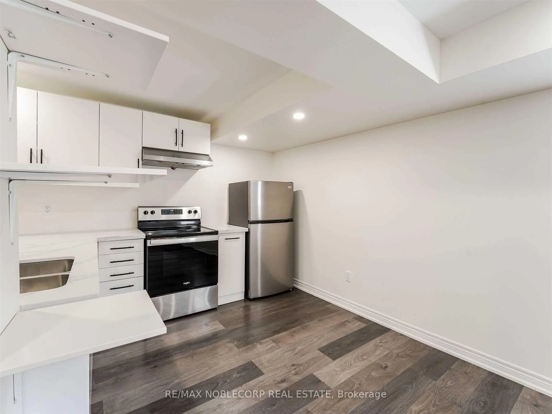 Photo 18 of 71 Pierre Berton Boulevard, Vaughan, Kleinburg — HOMEH
