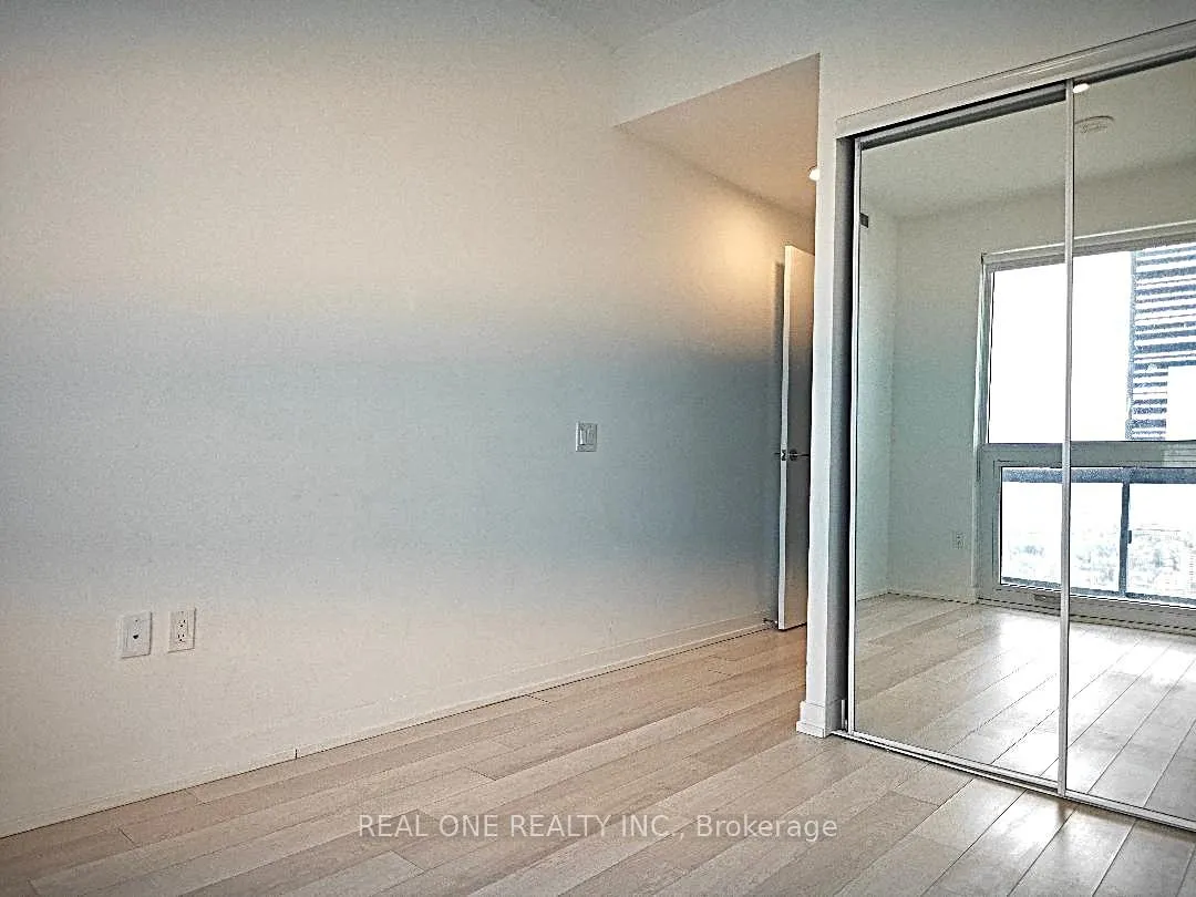 Photo 10 of Unit 3703, 39 Roehampton Avenue, Toronto, Mount Pleasant West — HOMEH