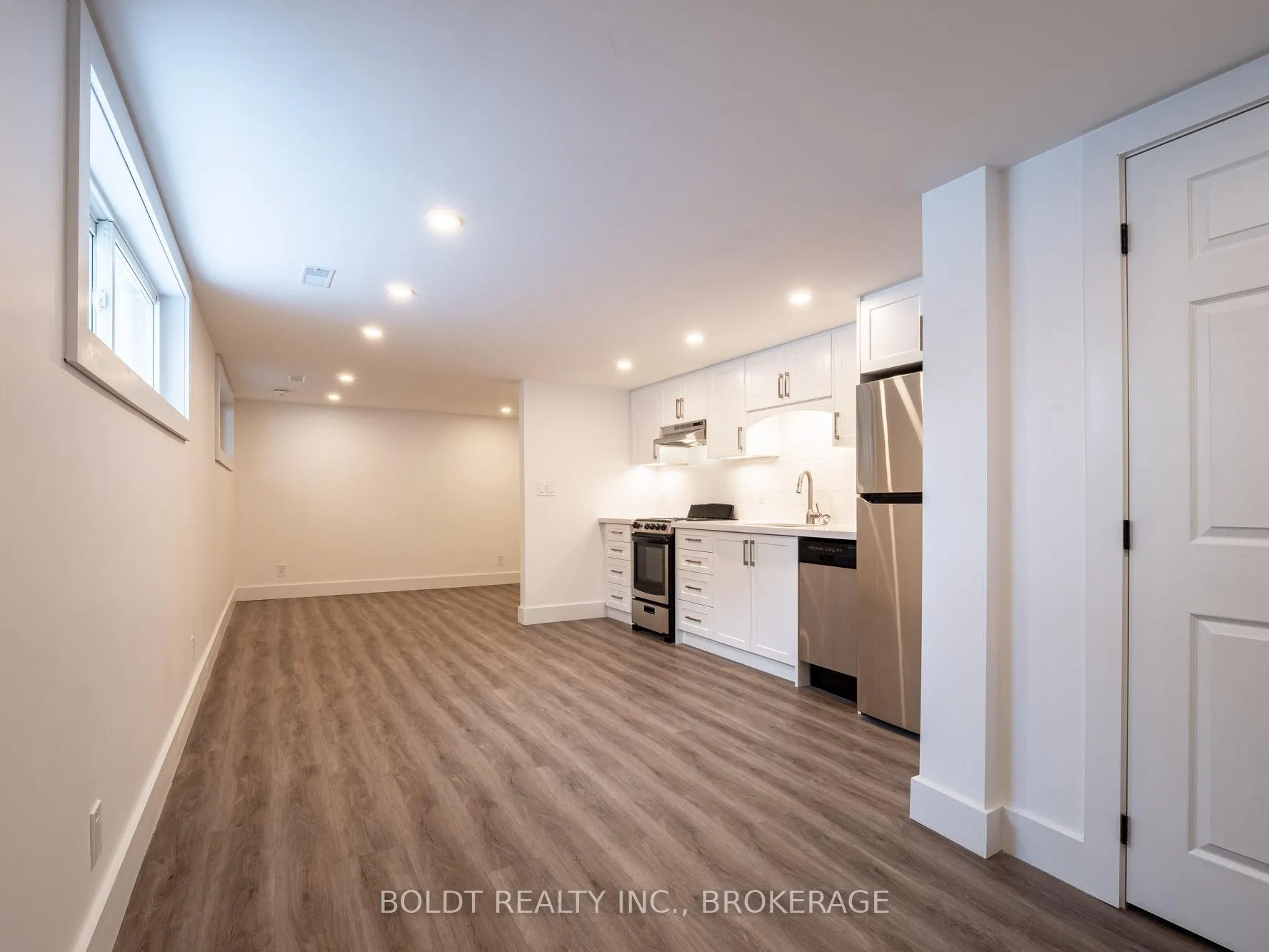 Photo 3 of Unit LOWER, 7160 Waters Avenue, Niagara Falls, Arad/Fallsview — HOMEH