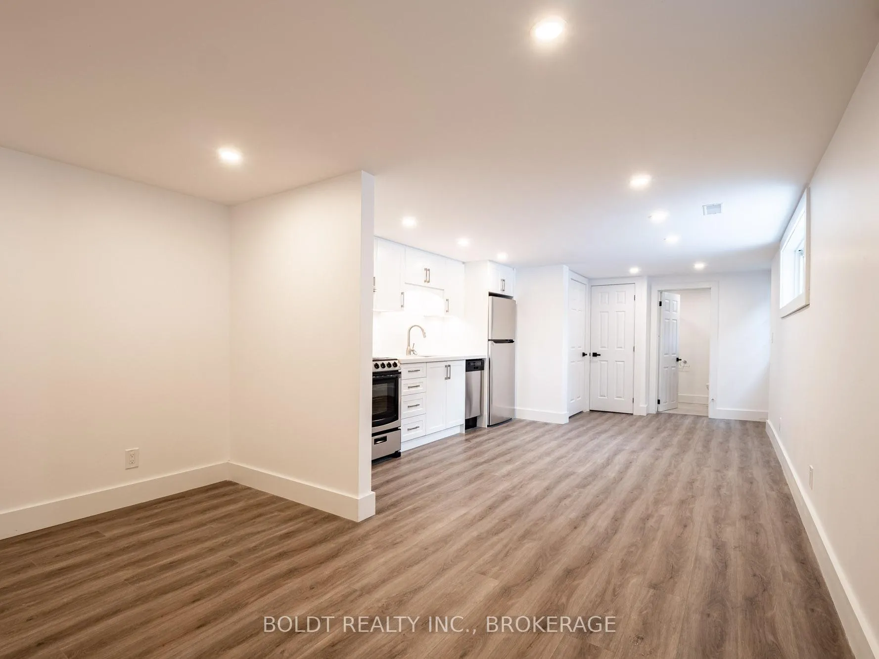 Photo 4 of Unit LOWER, 7160 Waters Avenue, Niagara Falls, Arad/Fallsview — HOMEH