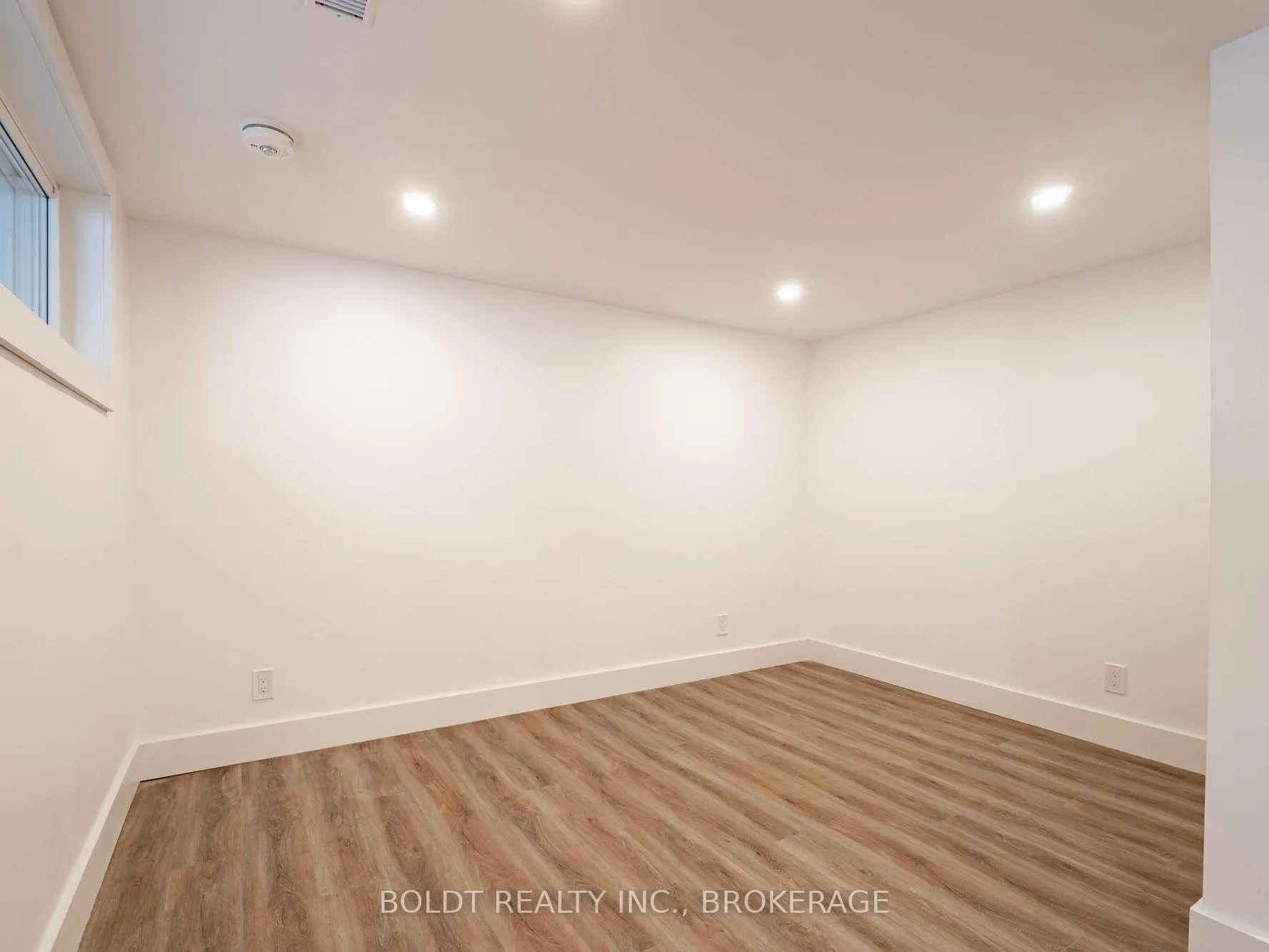 Photo 6 of Unit LOWER, 7160 Waters Avenue, Niagara Falls, Arad/Fallsview — HOMEH