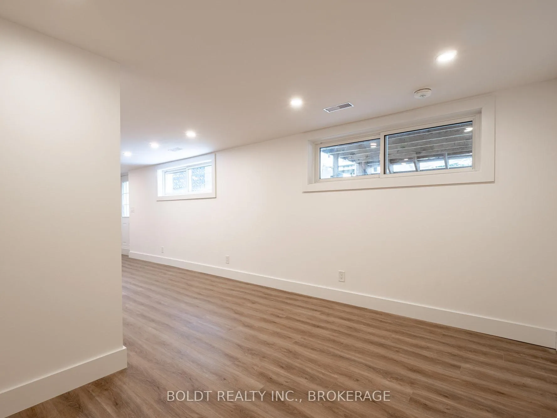 Photo 7 of Unit LOWER, 7160 Waters Avenue, Niagara Falls, Arad/Fallsview — HOMEH