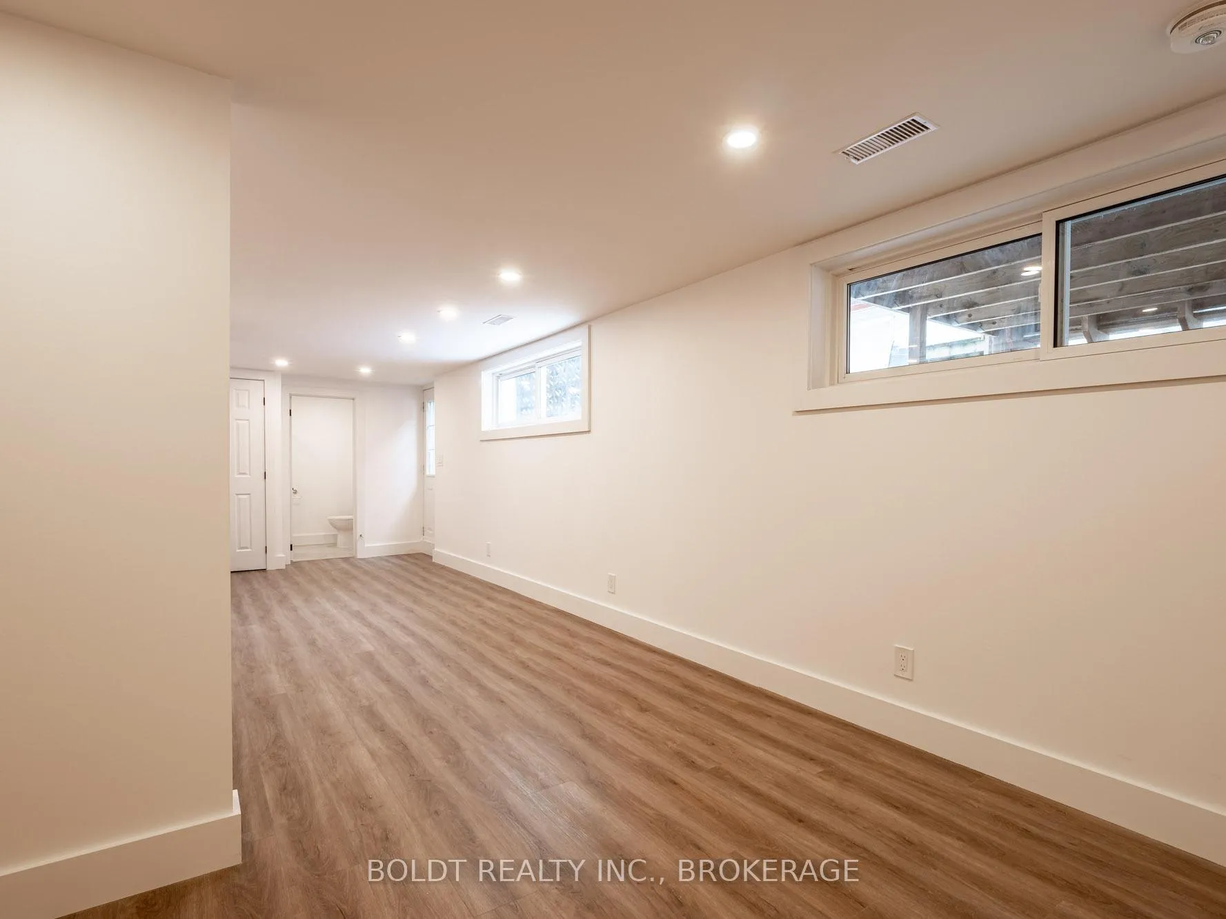 Photo 8 of Unit LOWER, 7160 Waters Avenue, Niagara Falls, Arad/Fallsview — HOMEH