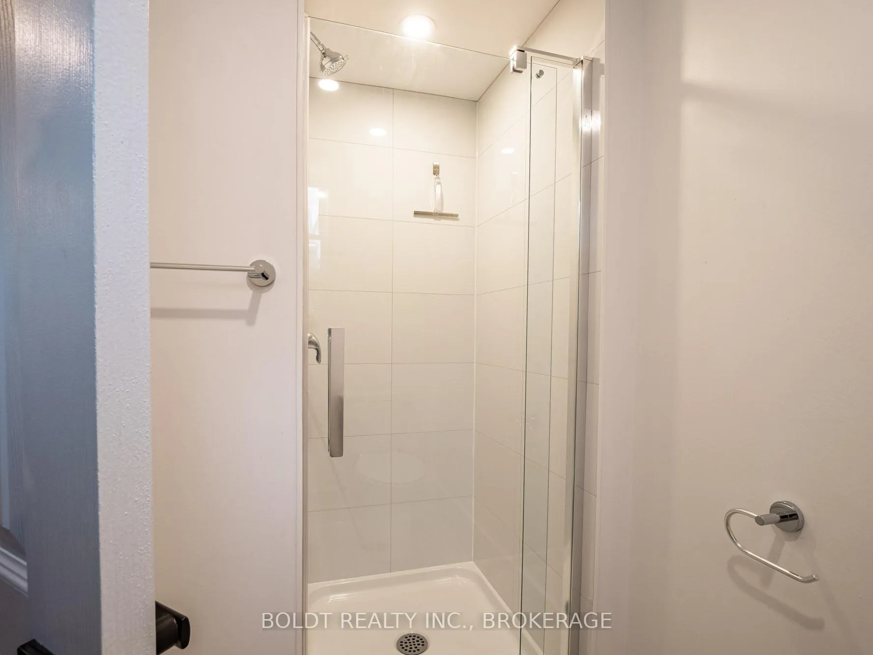 Photo 9 of Unit LOWER, 7160 Waters Avenue, Niagara Falls, Arad/Fallsview — HOMEH
