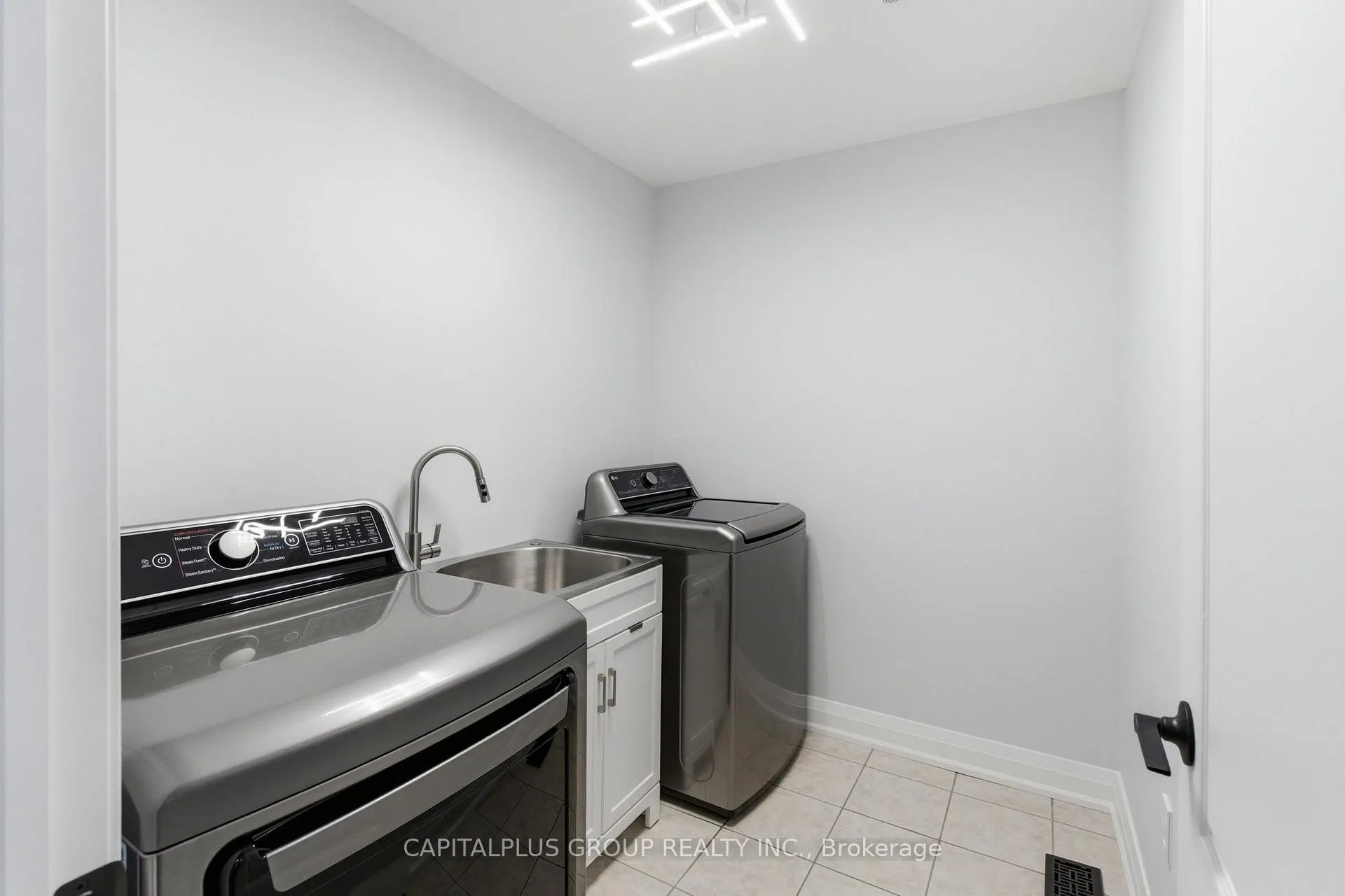 Photo 45 of 313 Cachet Boulevard, Whitby, Brooklin — HOMEH