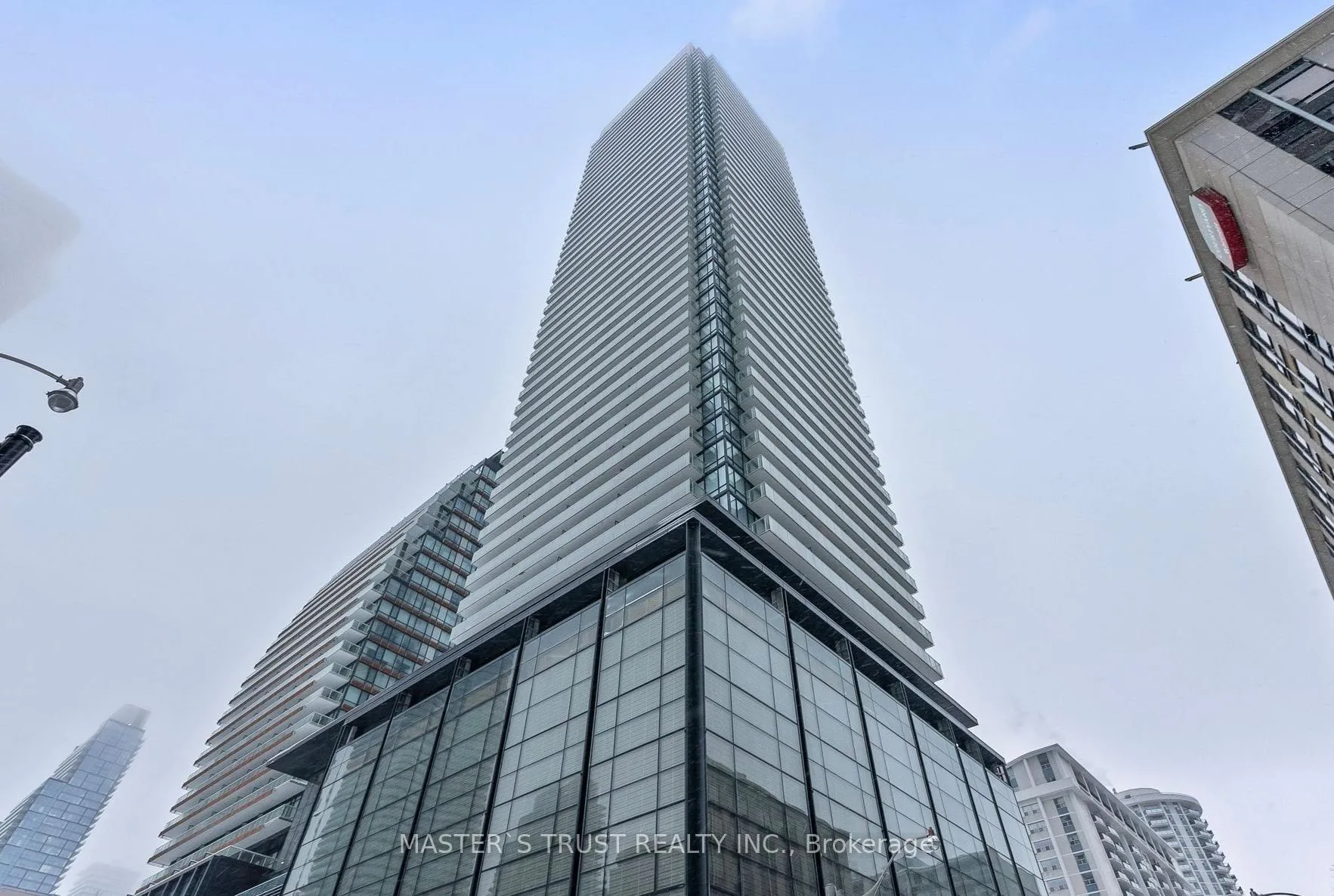 Front of Unit 1509, 501 Yonge Street
