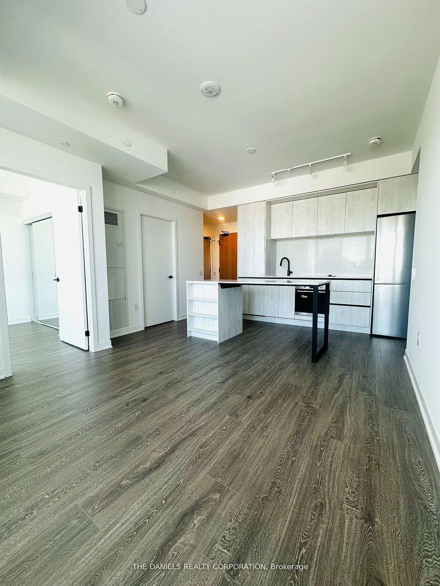 Front of Unit 909, 2495 Eglinton Avenue W