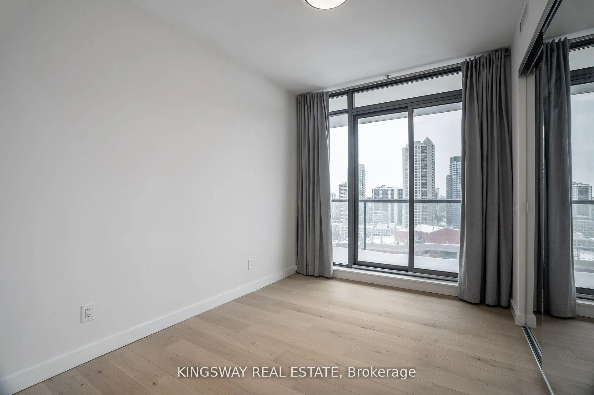 Photo 5 of Unit 2102, 81 Wellesley St Street E, Toronto, Church-Yonge Corridor — HOMEH