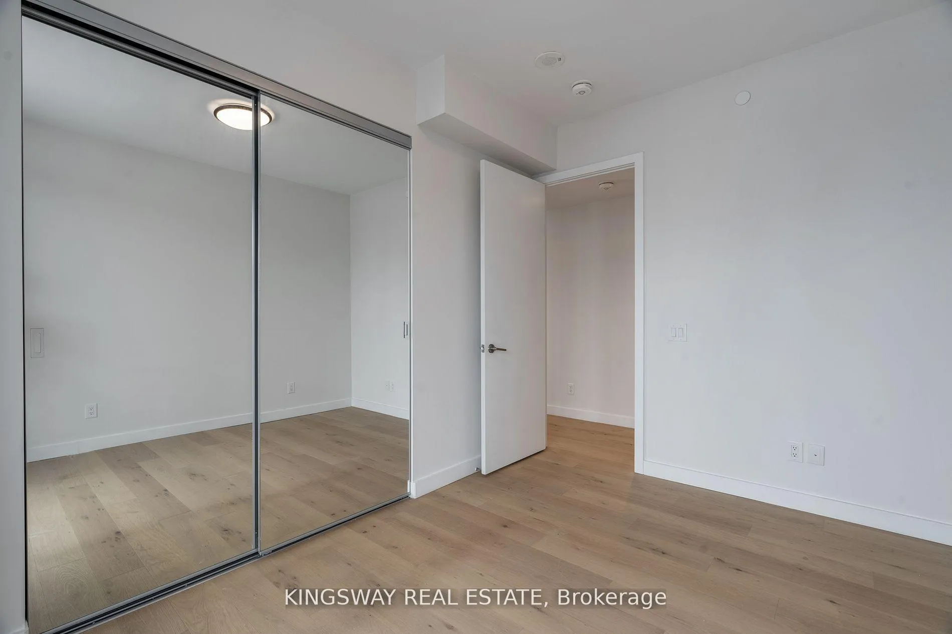 Photo 6 of Unit 2102, 81 Wellesley St Street E, Toronto, Church-Yonge Corridor — HOMEH