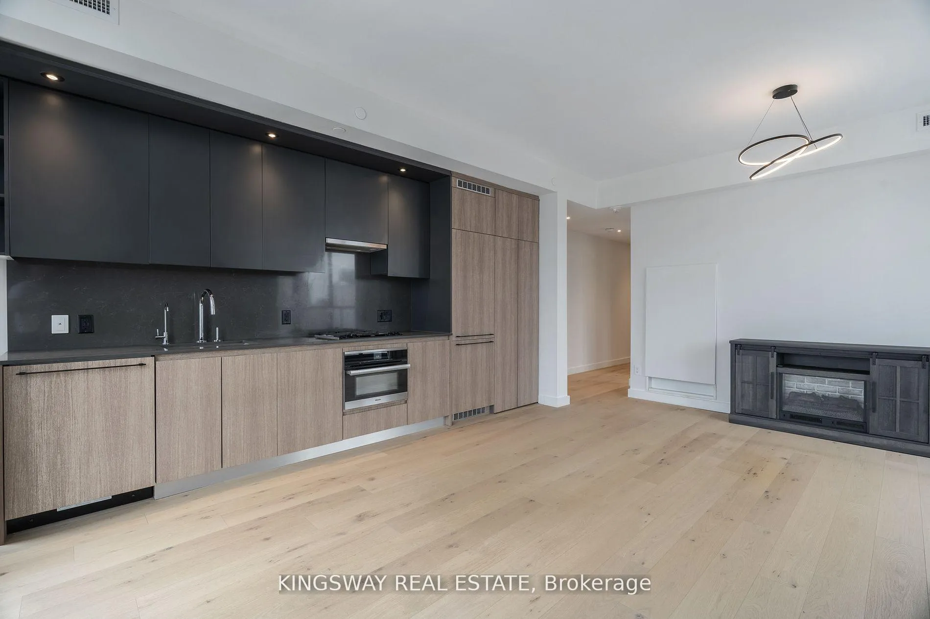 Photo 7 of Unit 2102, 81 Wellesley St Street E, Toronto, Church-Yonge Corridor — HOMEH