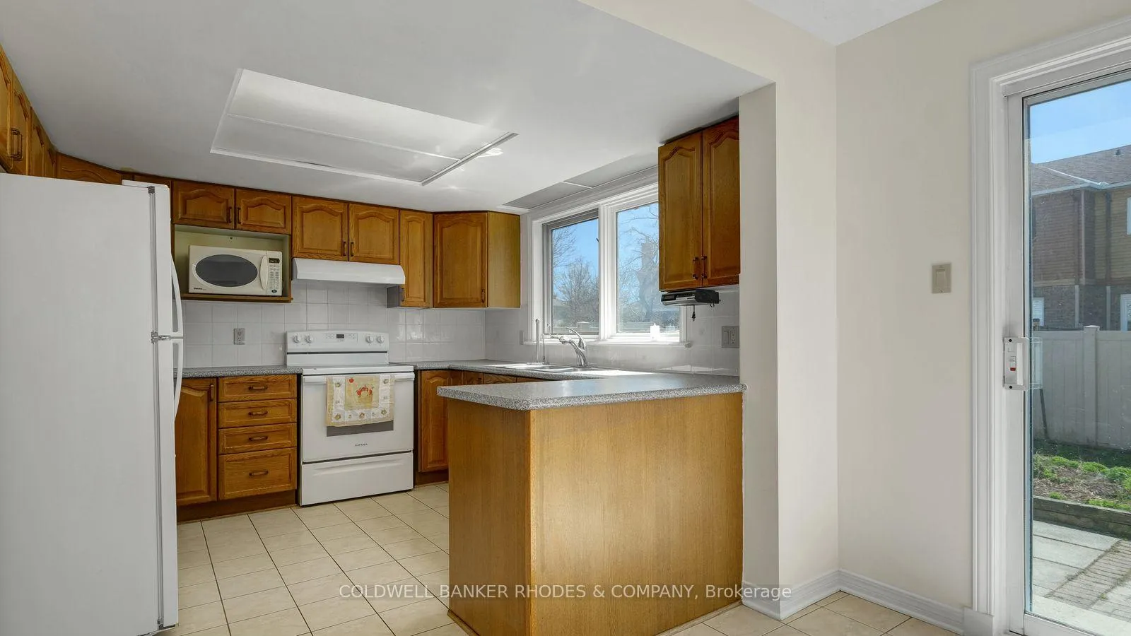 Photo 8 of 1626 Blohm Drive, Ottawa, Hunt Club Park — HOMEH