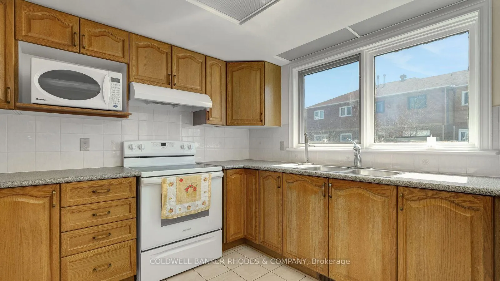 Photo 10 of 1626 Blohm Drive, Ottawa, Hunt Club Park — HOMEH