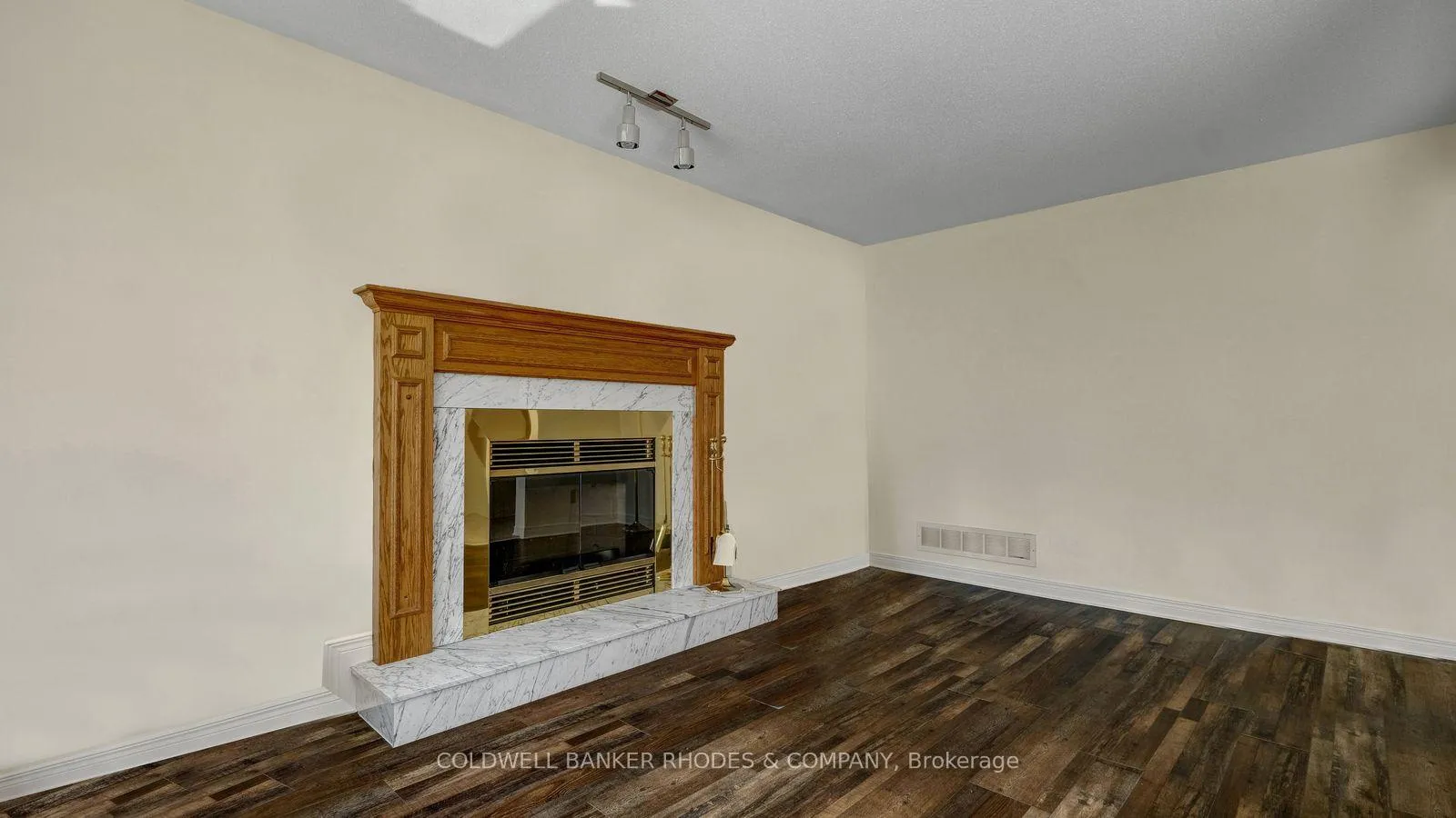 Photo 13 of 1626 Blohm Drive, Ottawa, Hunt Club Park — HOMEH