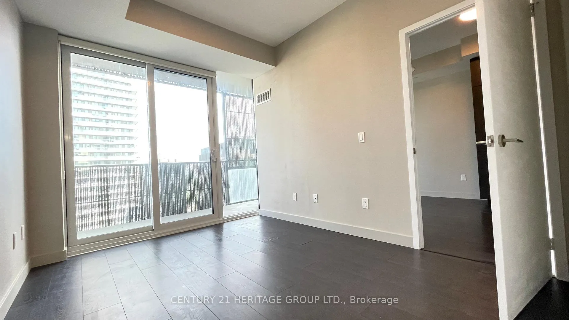Photo 6 of Unit 1312, 8 Eglinton Avenue E, Toronto, Mount Pleasant West — HOMEH