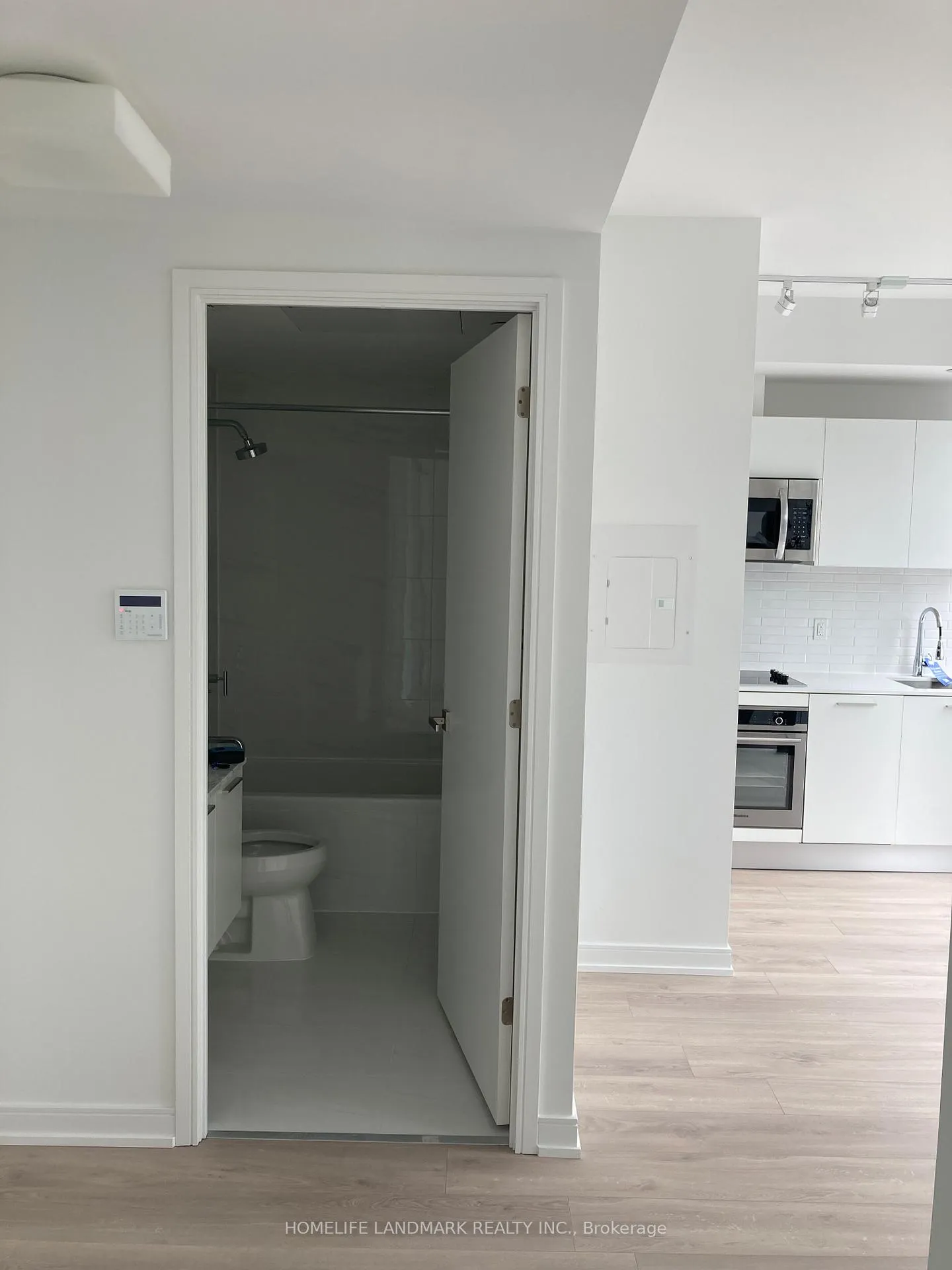 Photo 4 of Unit 1608, 3 Gloucester Street, Toronto, Church-Yonge Corridor — HOMEH