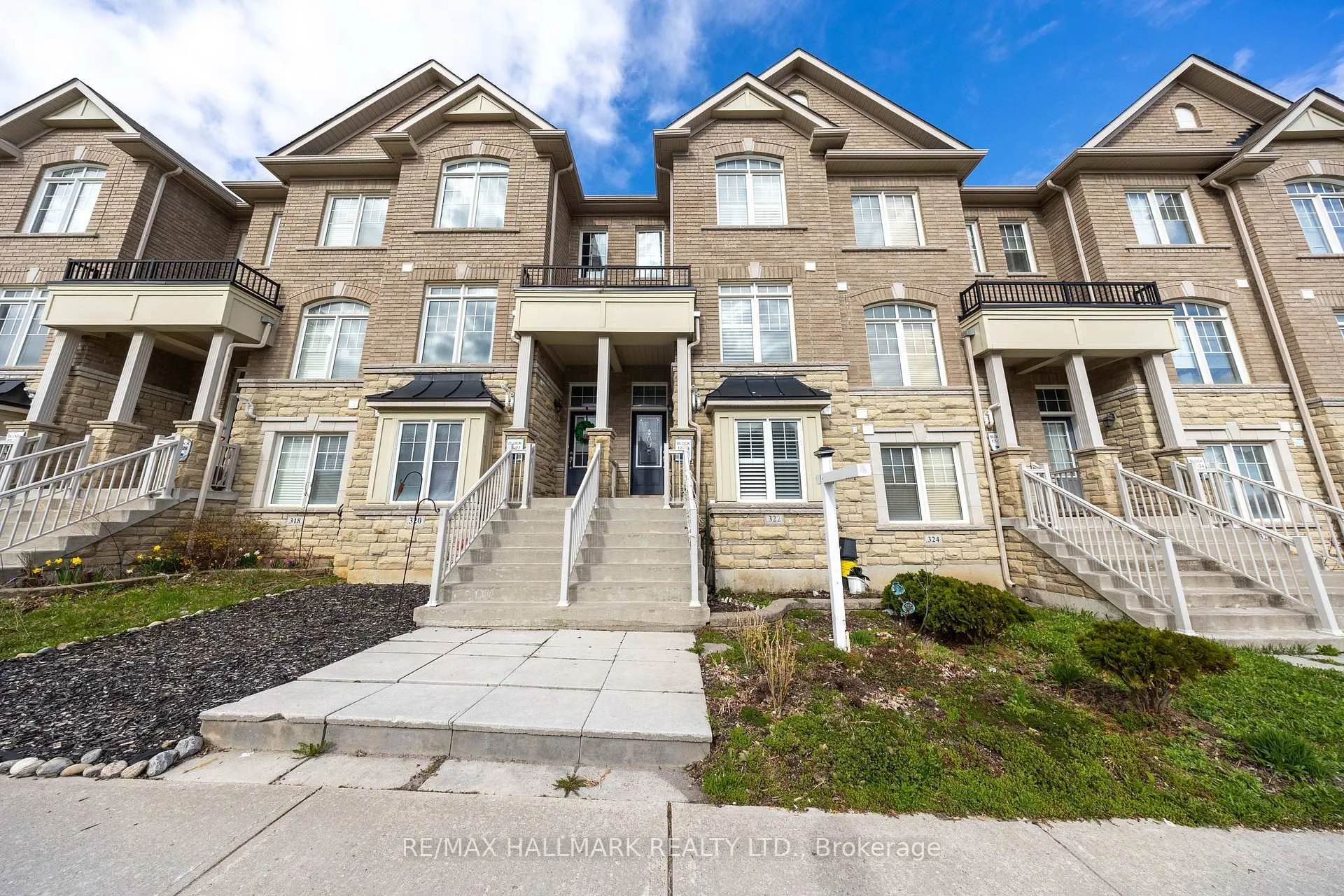 Photo 2 of 322 Delray Drive, Markham, Greensborough — HOMEH