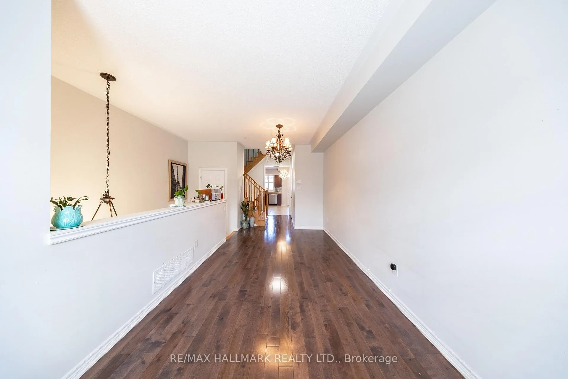 Photo 4 of 322 Delray Drive, Markham, Greensborough — HOMEH